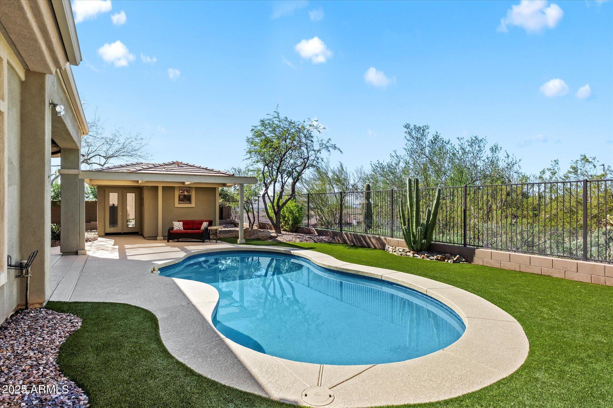 41904 N LONG COVE Way