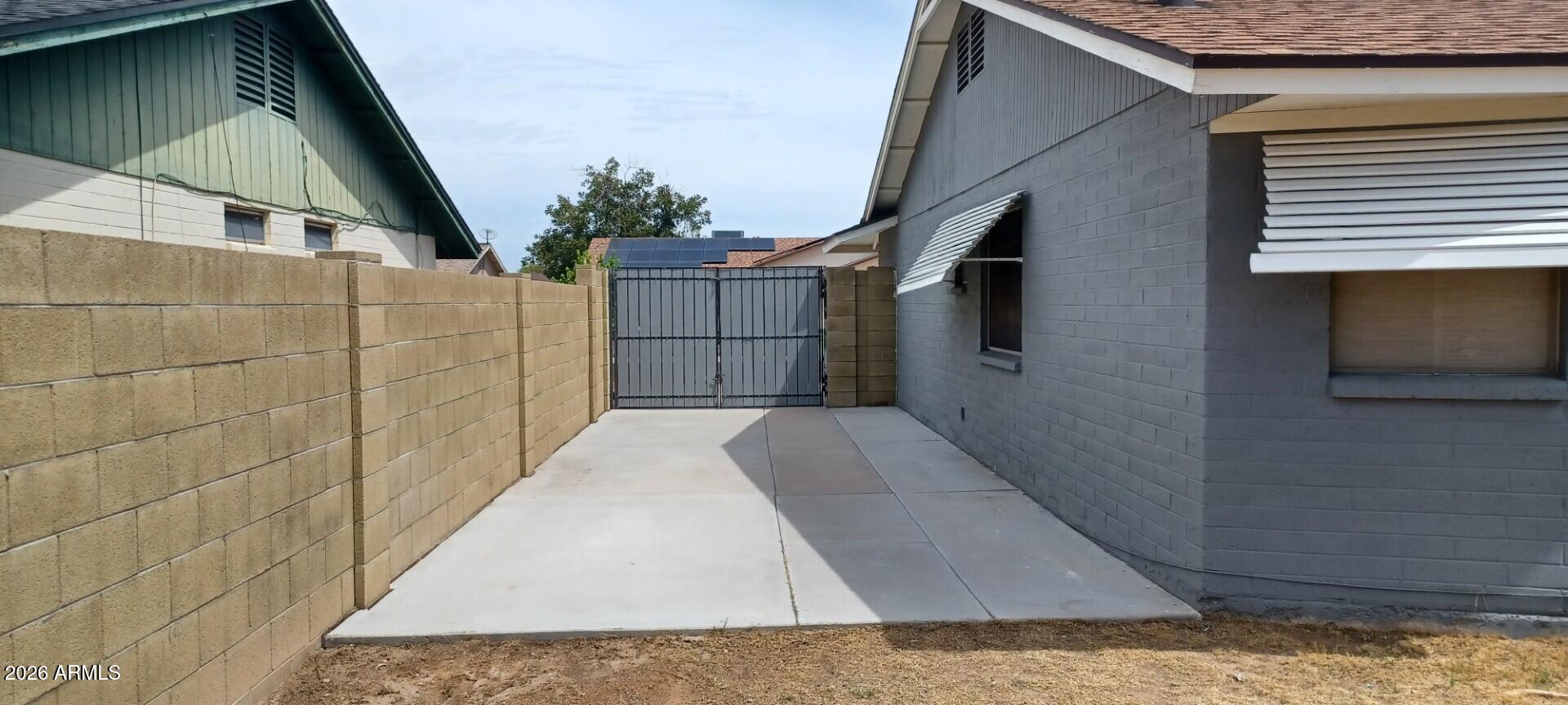 6533 W ALTADENA Avenue