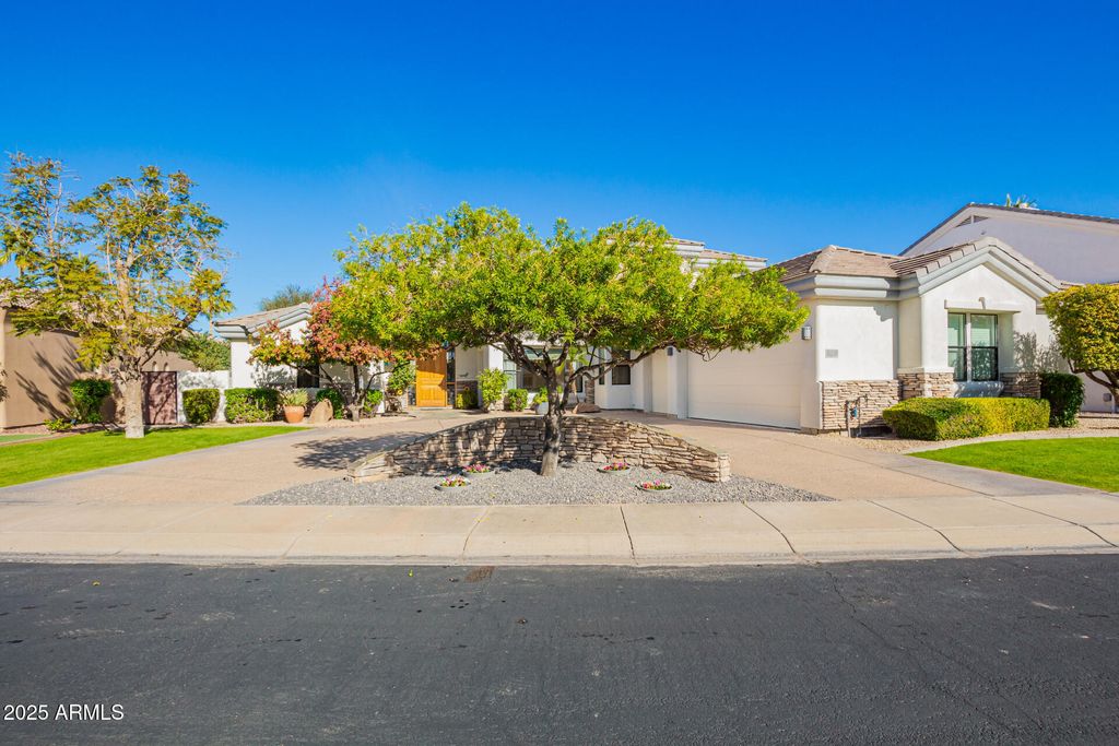 Photo of 652 W Aster Court, Chandler, AZ 85248 (MLS # 6954554)