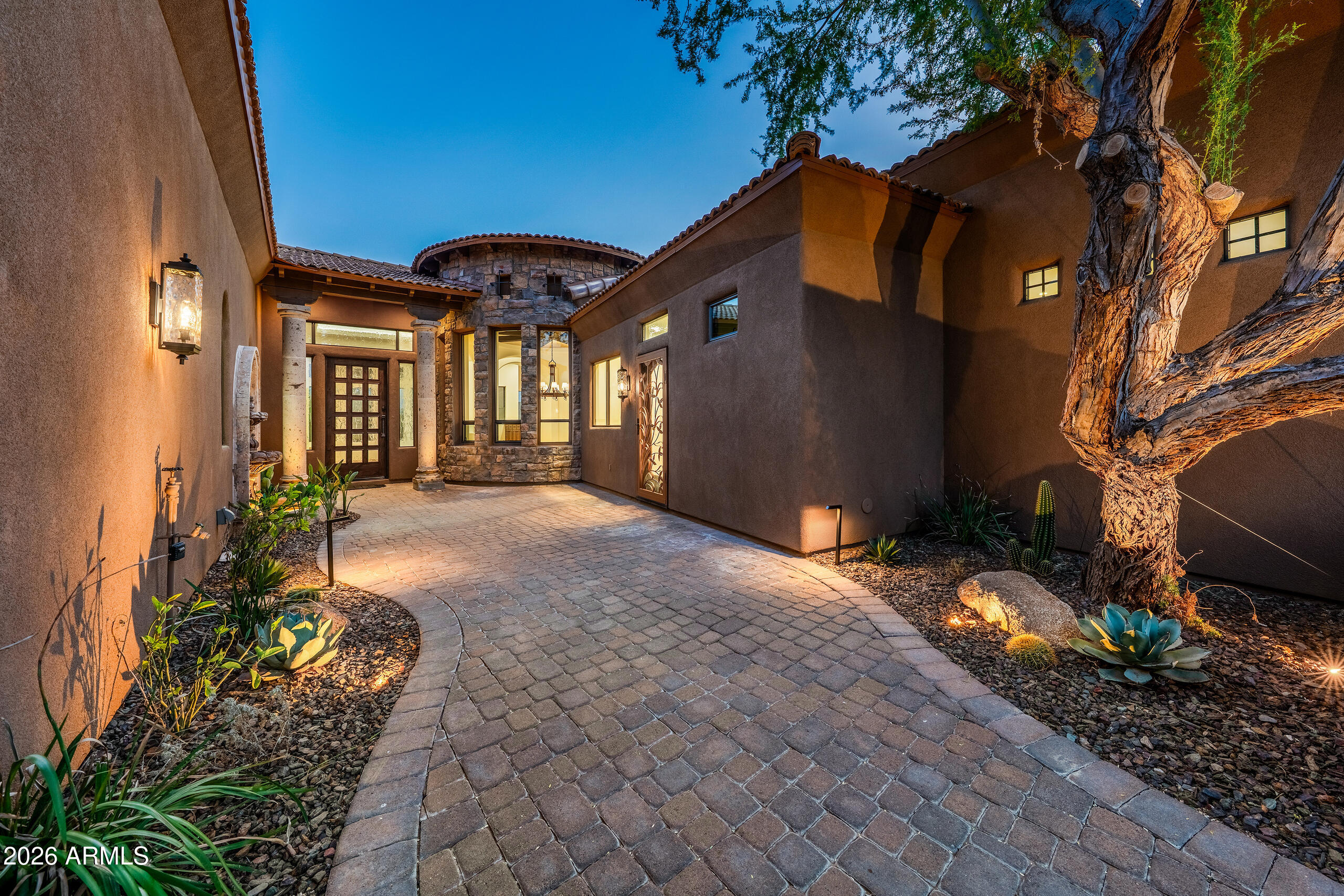 9433 E MONUMENT Drive
