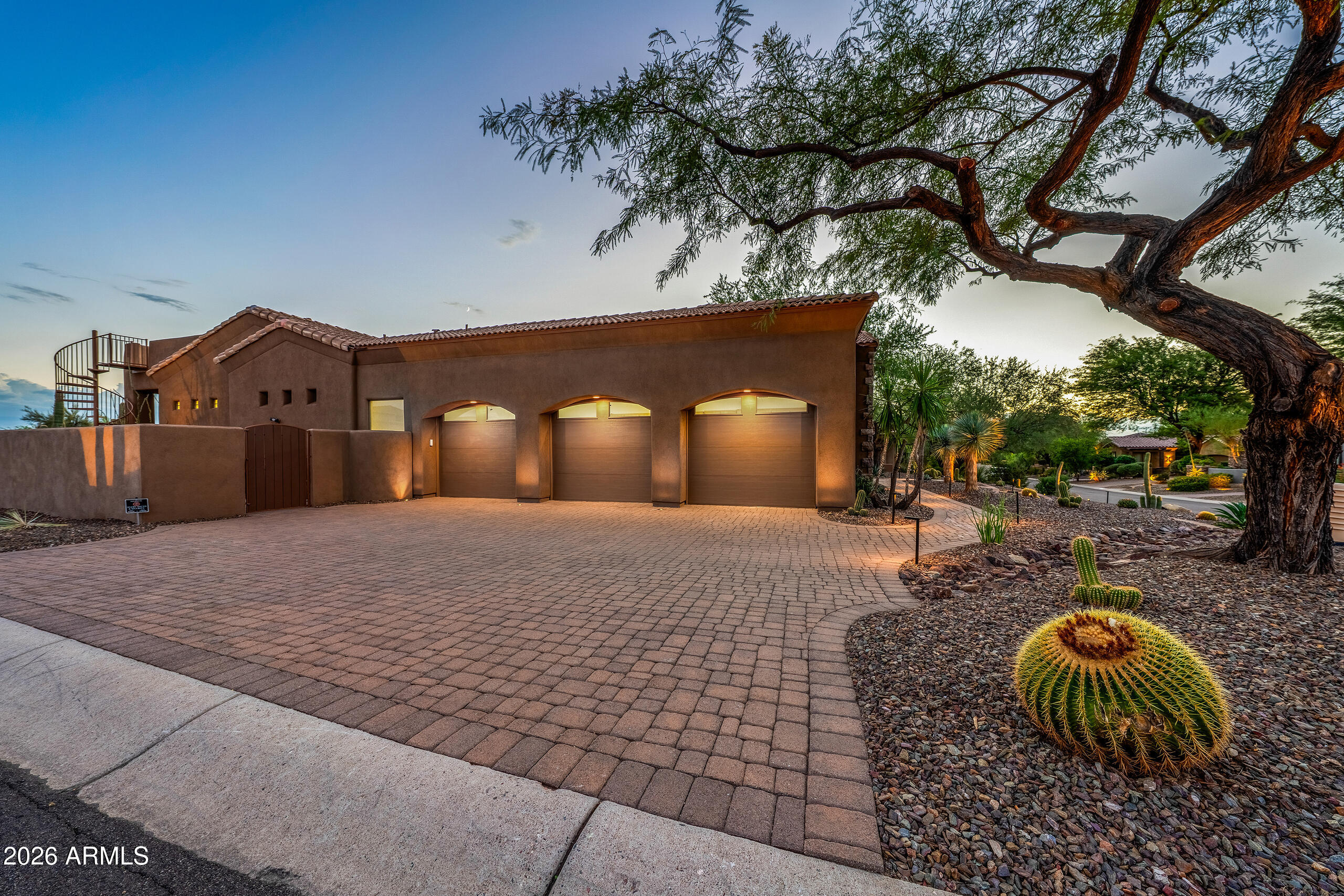 9433 E MONUMENT Drive