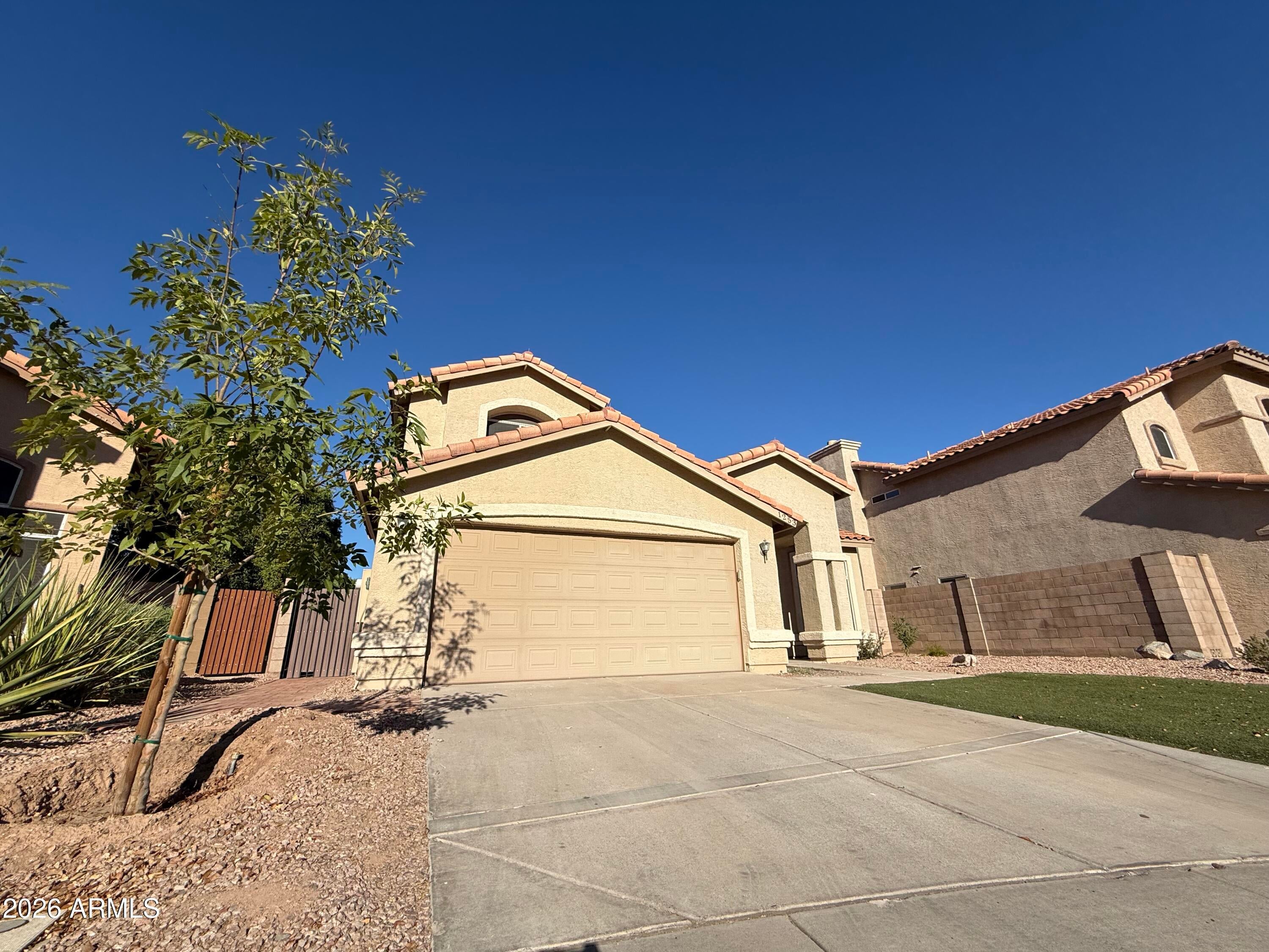 1253 N SPIRE Court