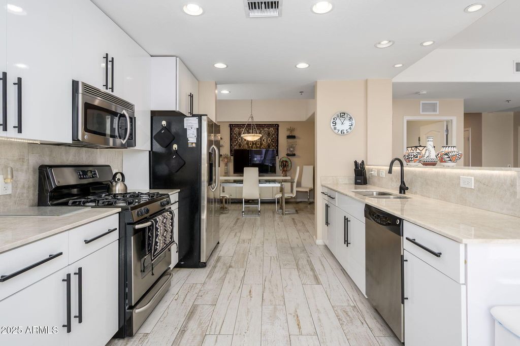 Photo of 16 W Encanto Boulevard #502, Phoenix, AZ 85003 (MLS # 6940257)