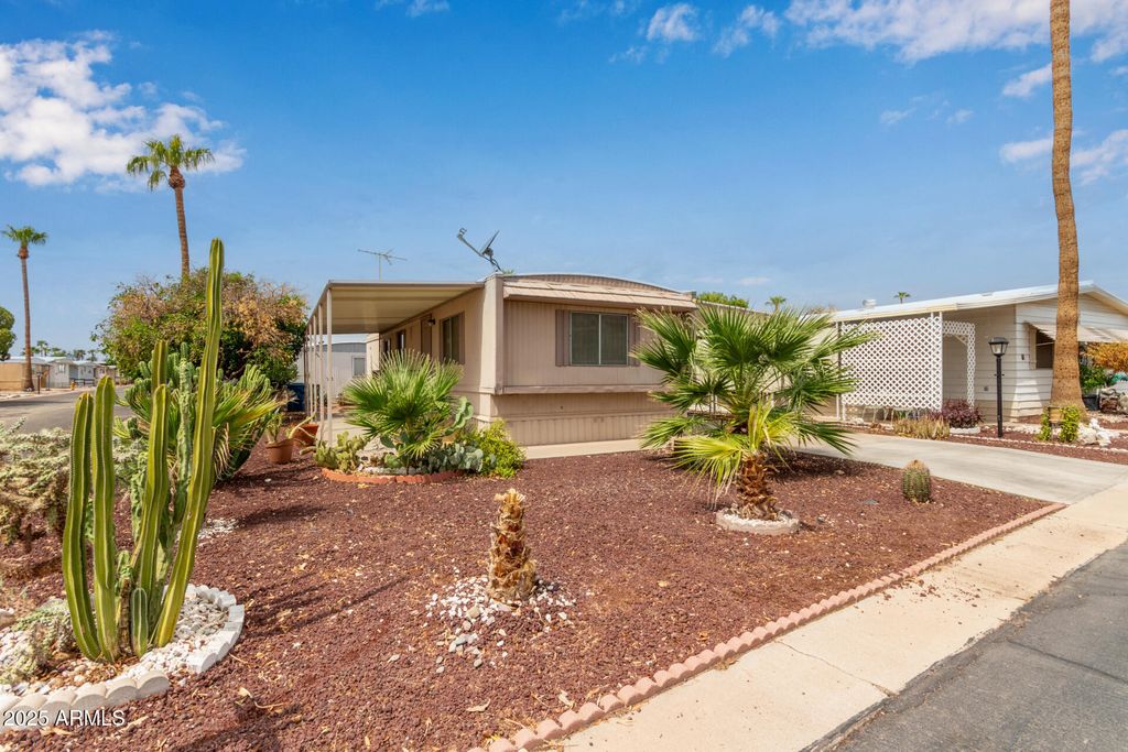 Photo of 200 E Knox Road #67, Chandler, AZ 85225 (MLS # 6915376)
