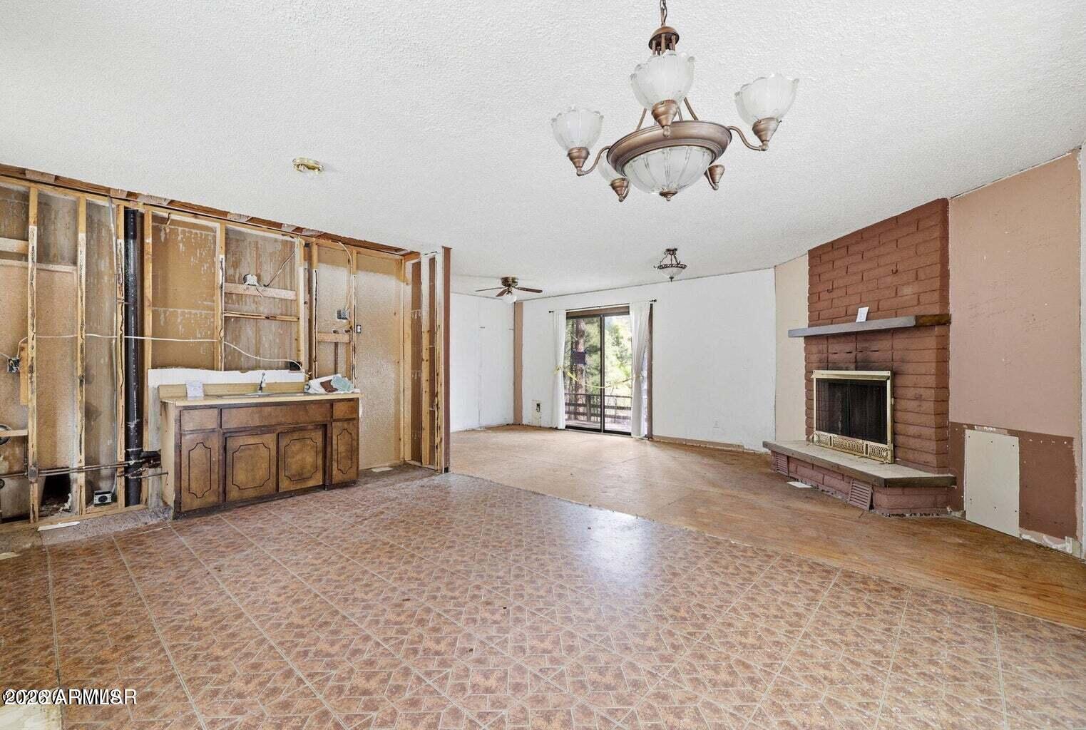 6 S COUNTY ROAD N2148 Road