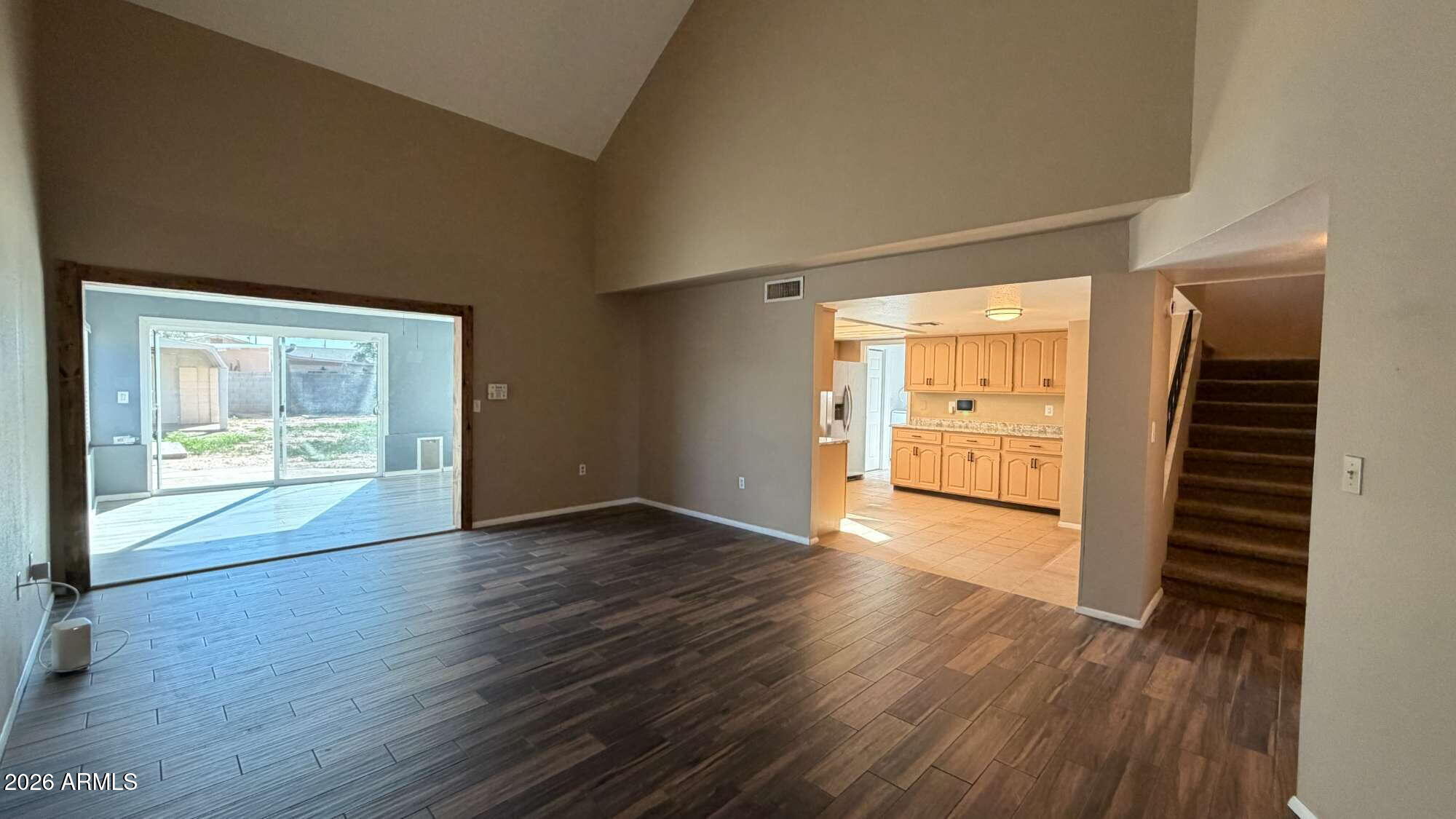 2423 E MARYLAND Drive