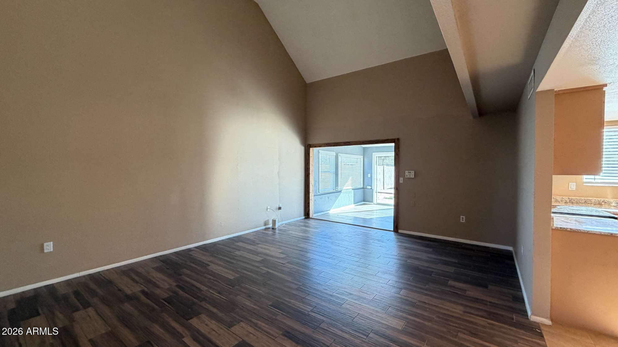 2423 E MARYLAND Drive