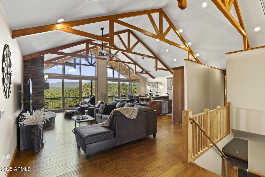 310 W LATIGO Lane