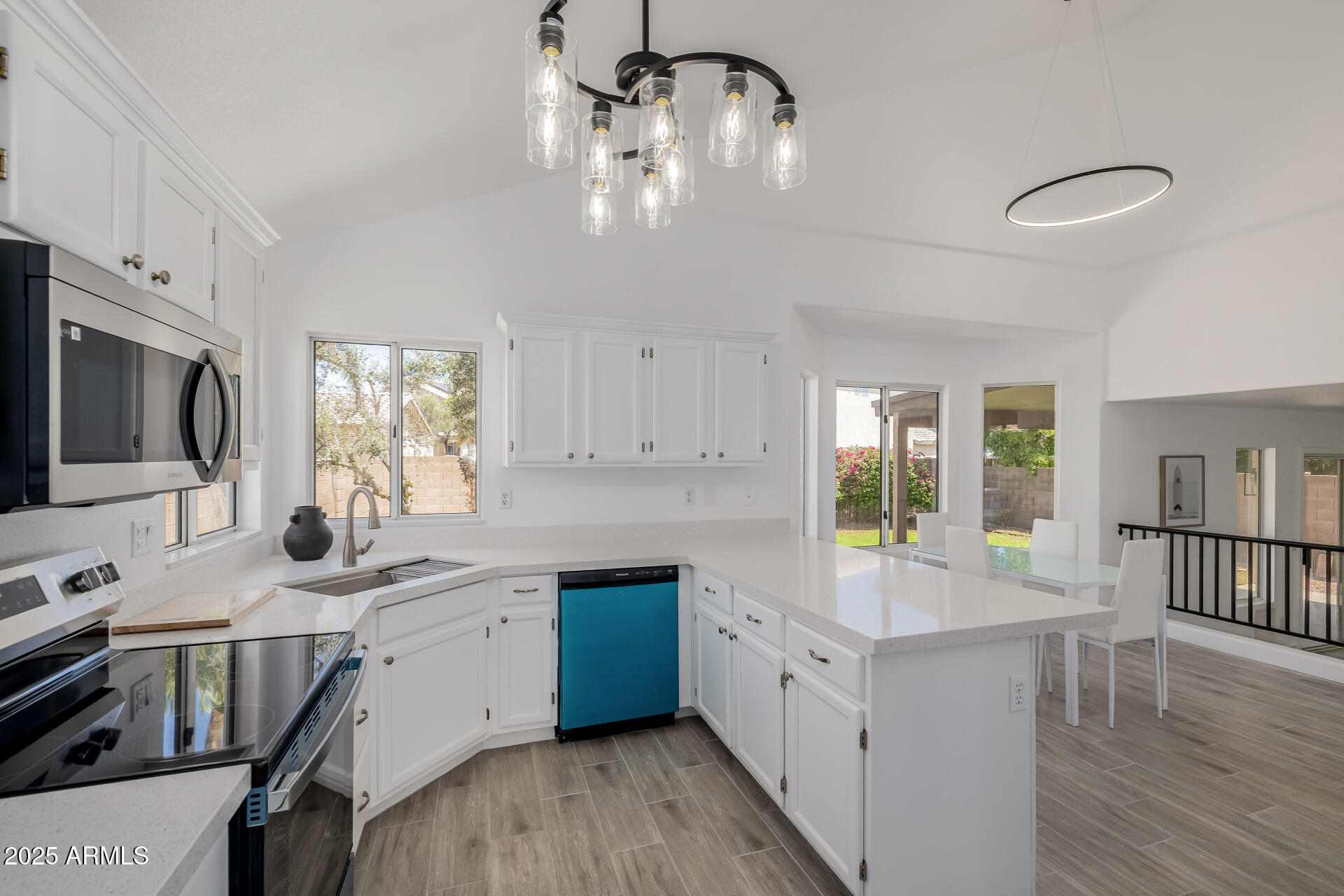 8478 W GROVERS Avenue