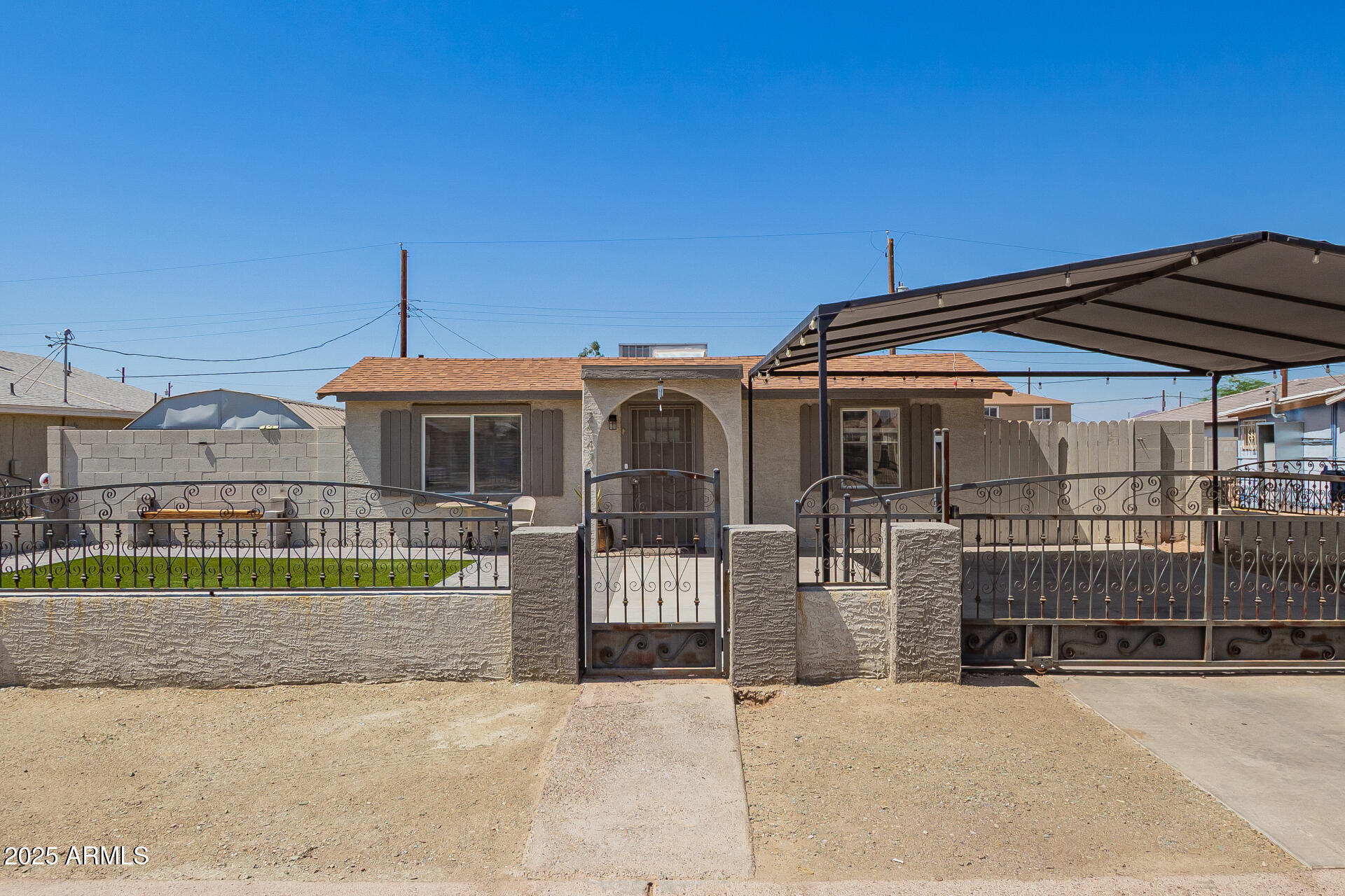 2542 E JONES Avenue