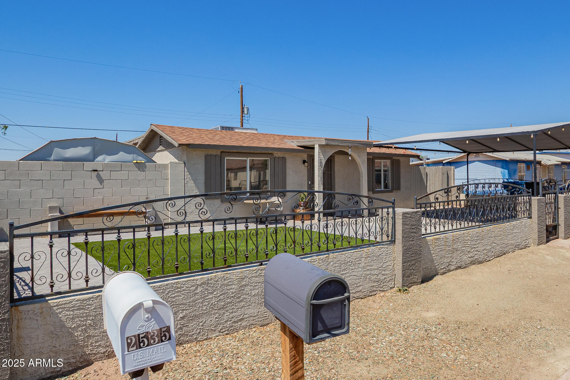 2542 E JONES Avenue