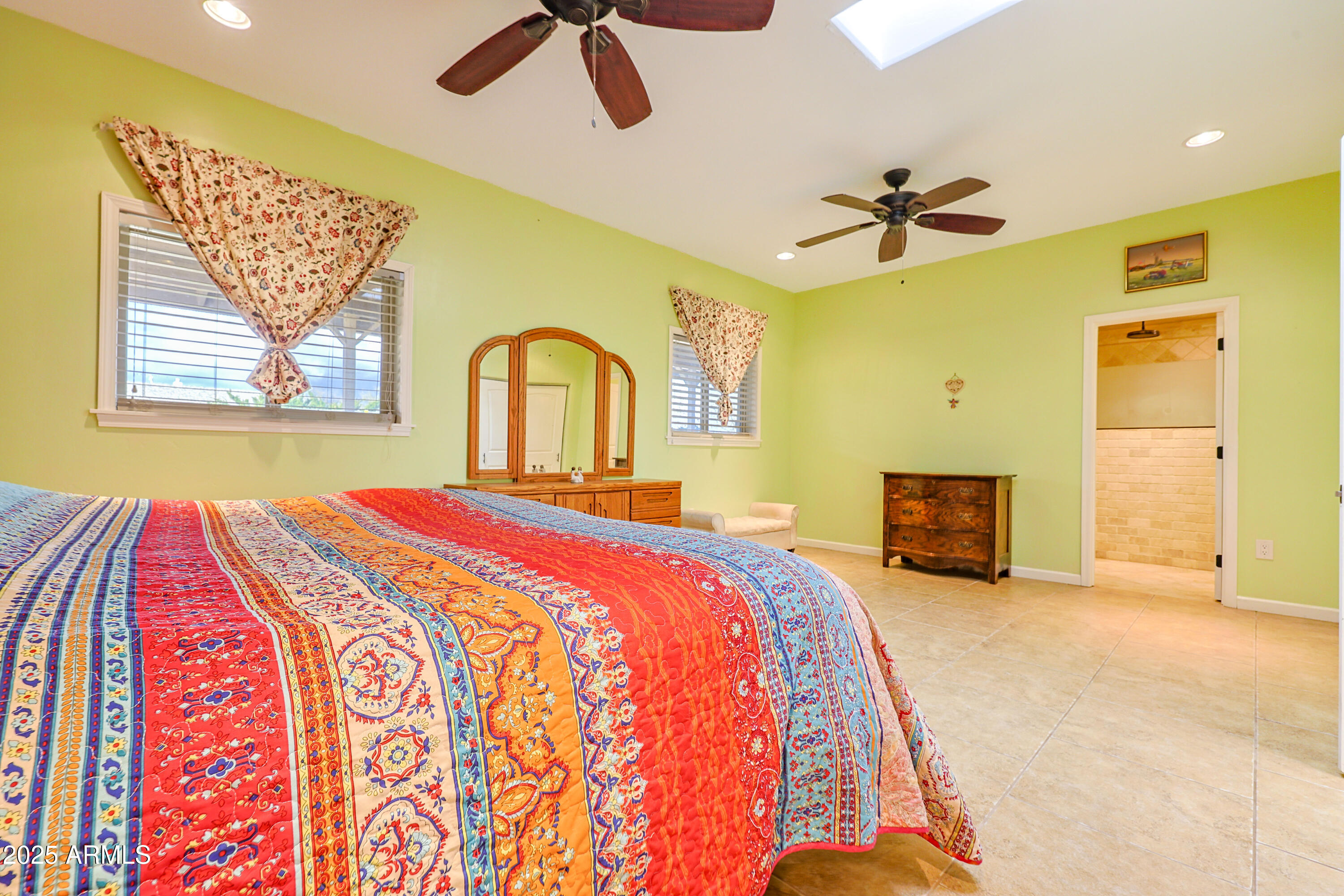 5449 S SAN PEDRO Avenue