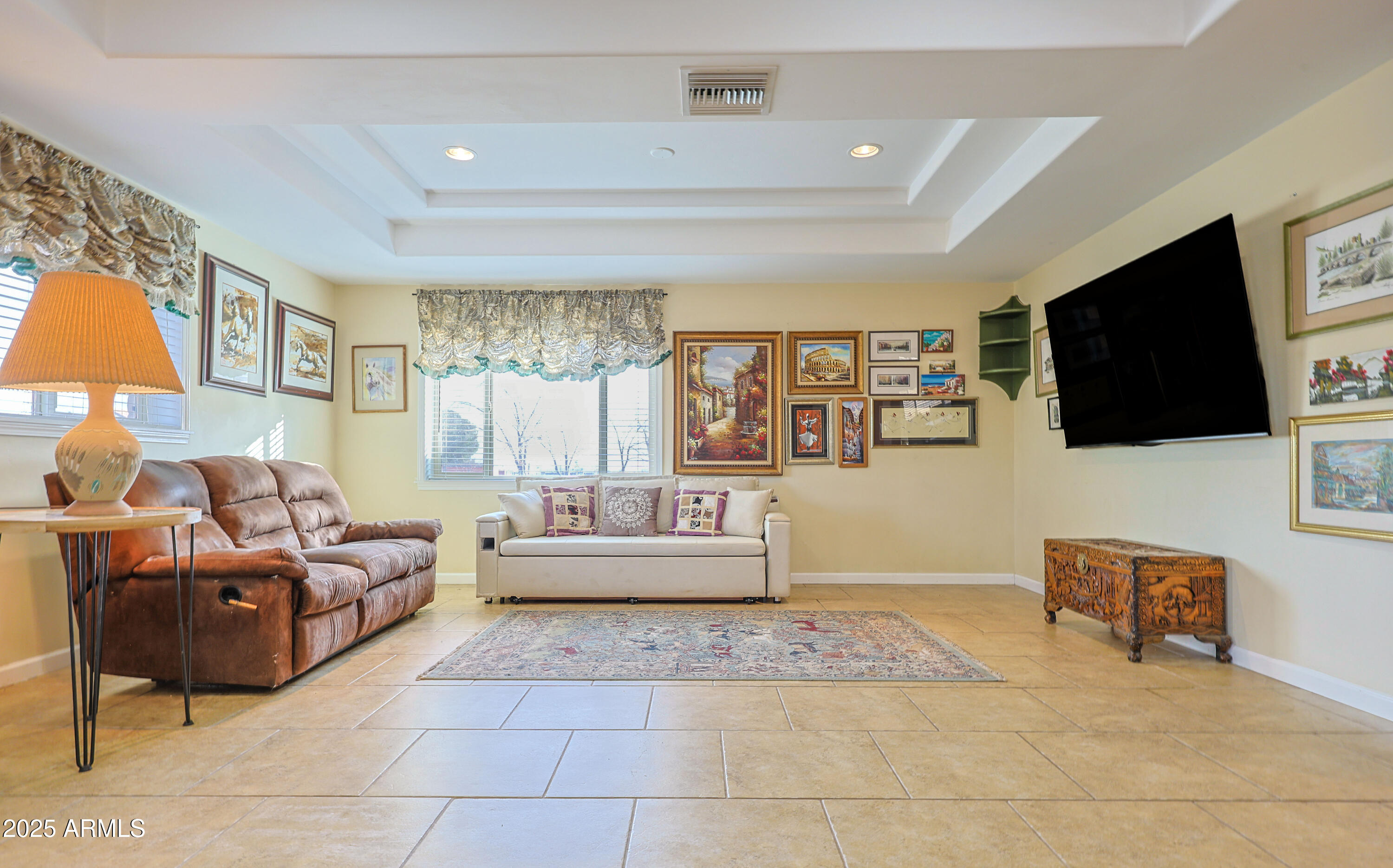 5449 S SAN PEDRO Avenue