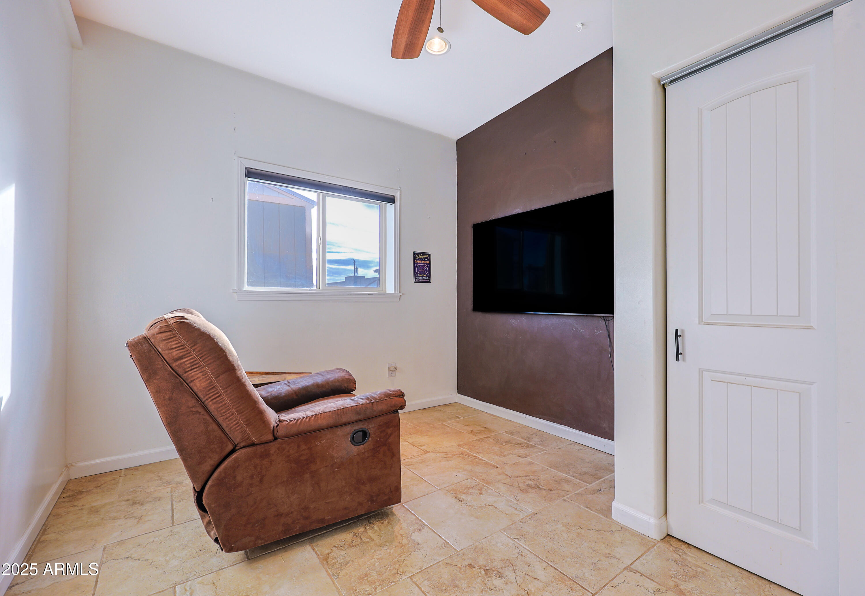 5449 S SAN PEDRO Avenue