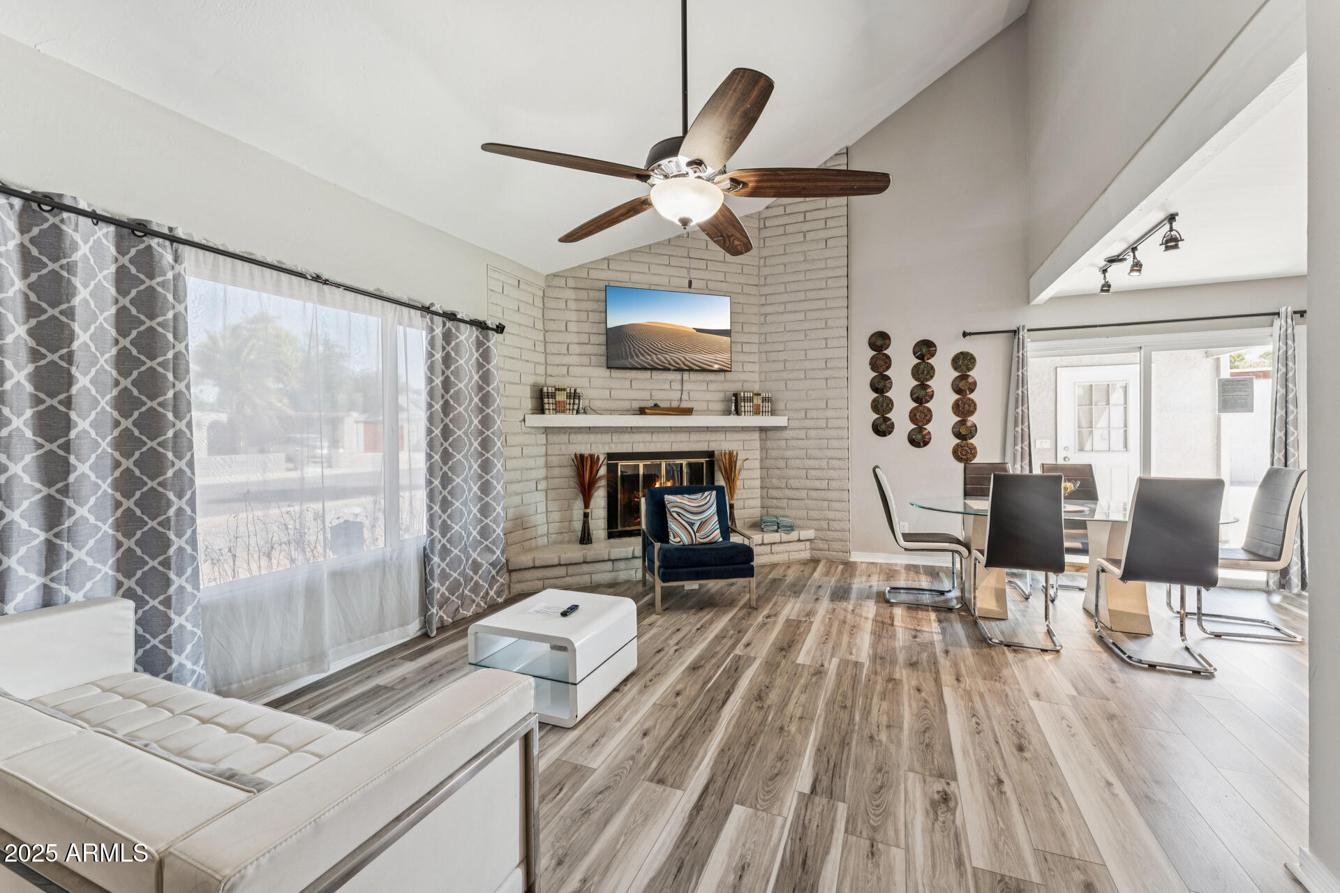 3017 W SAHUARO Drive