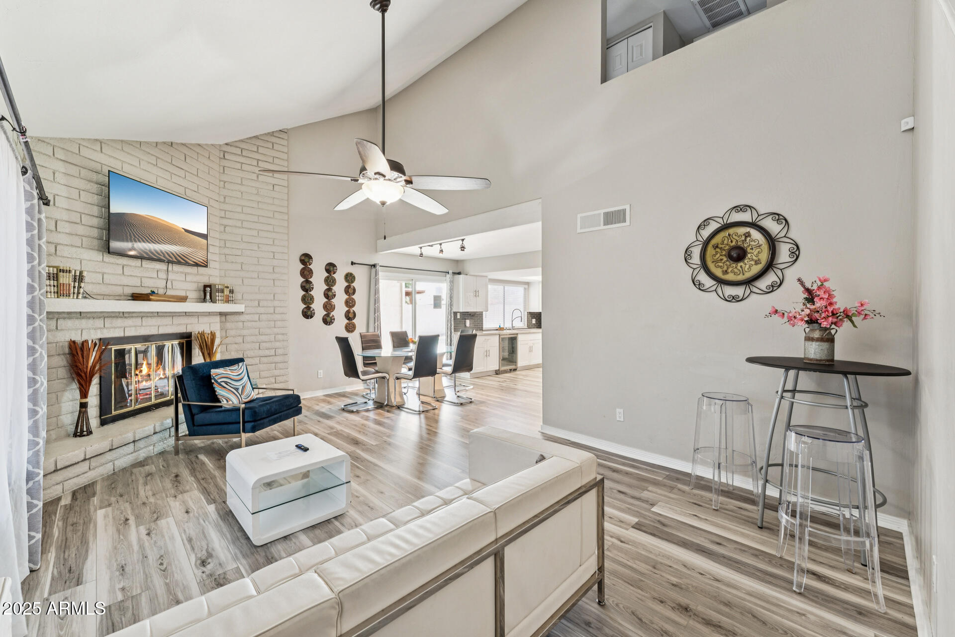 3017 W SAHUARO Drive