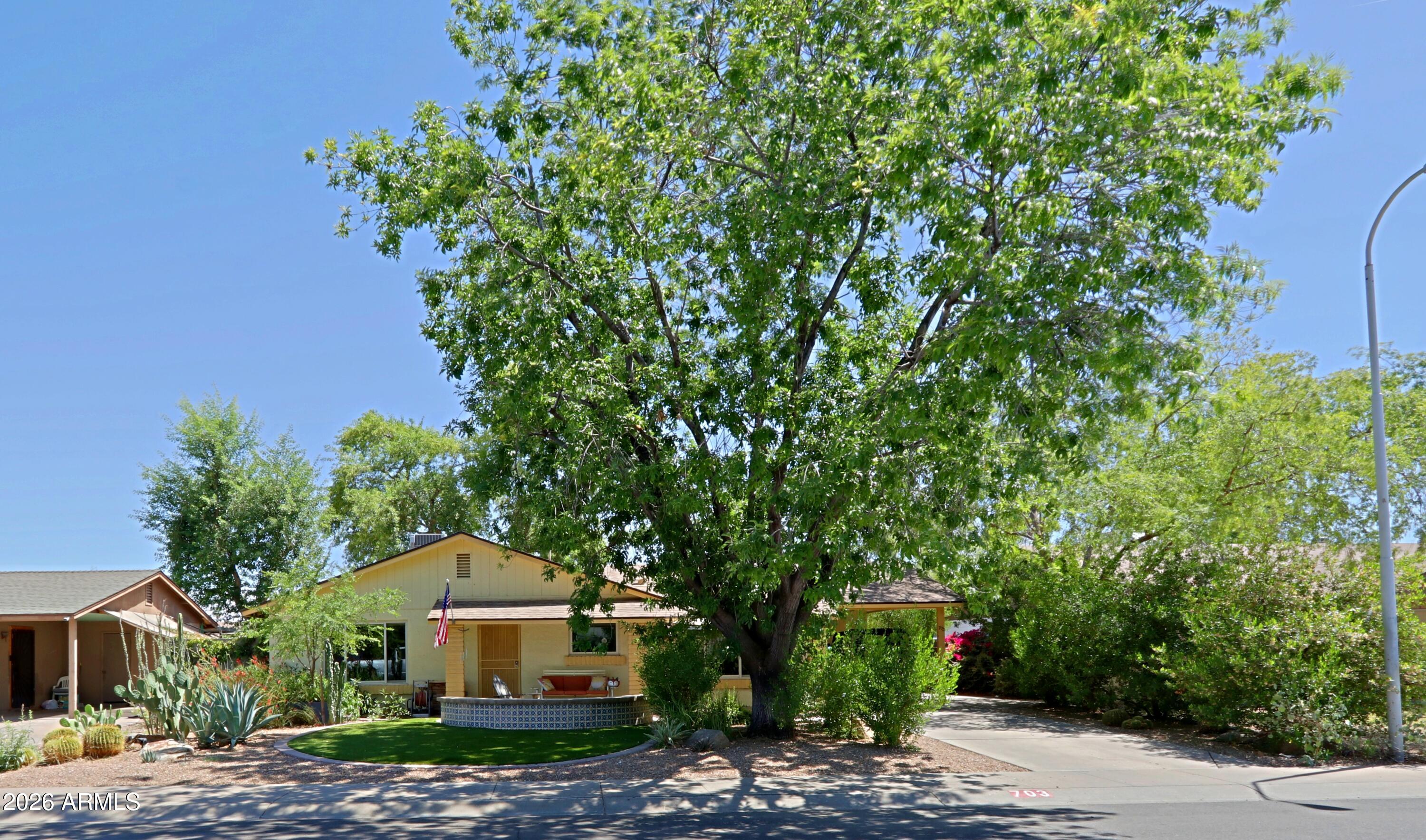 703 E AUBURN Drive