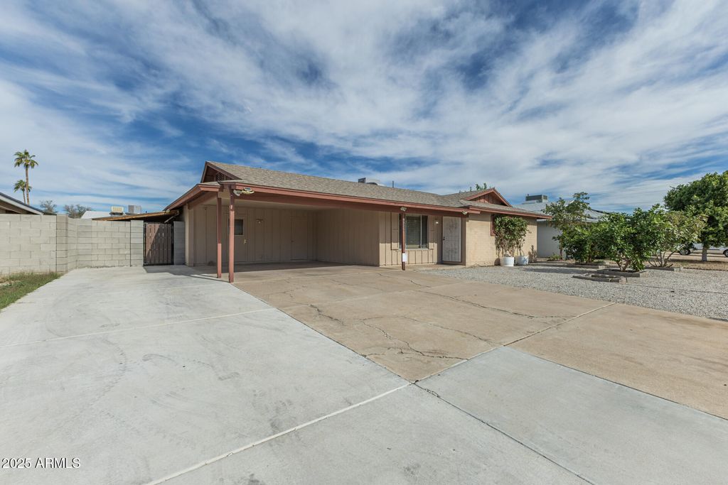 Photo of 4328 W Altadena Avenue, Glendale, AZ 85304 (MLS # 6952085)
