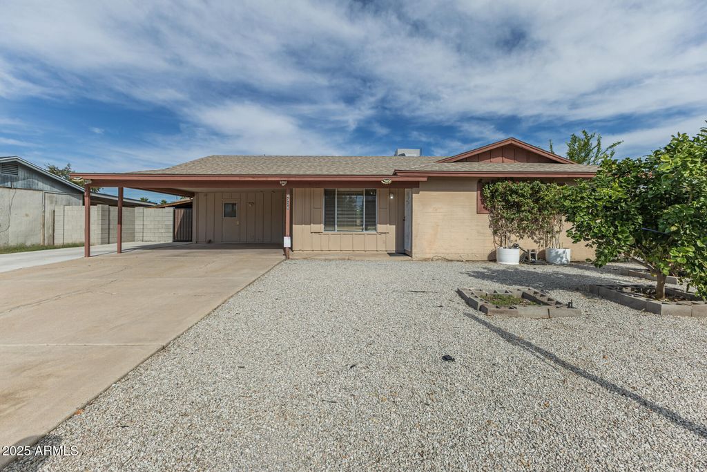 Photo of 4328 W Altadena Avenue, Glendale, AZ 85304 (MLS # 6952085)