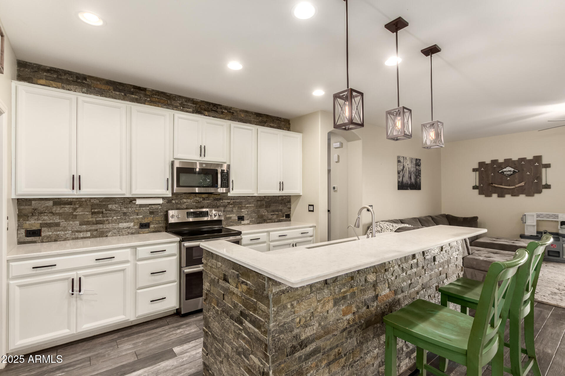 538 W GUM TREE Avenue