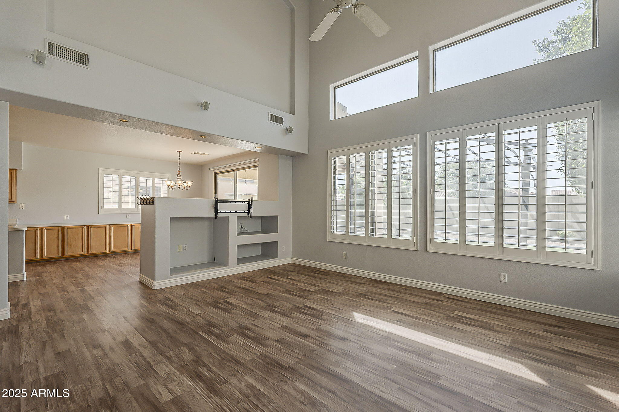 927 W AZALEA Place