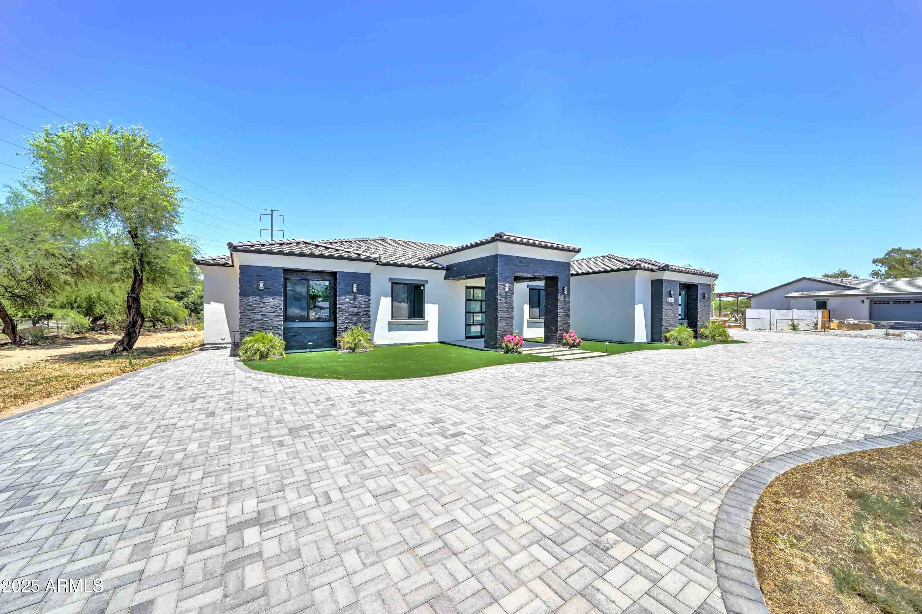 4860 W SUNRISE Drive
