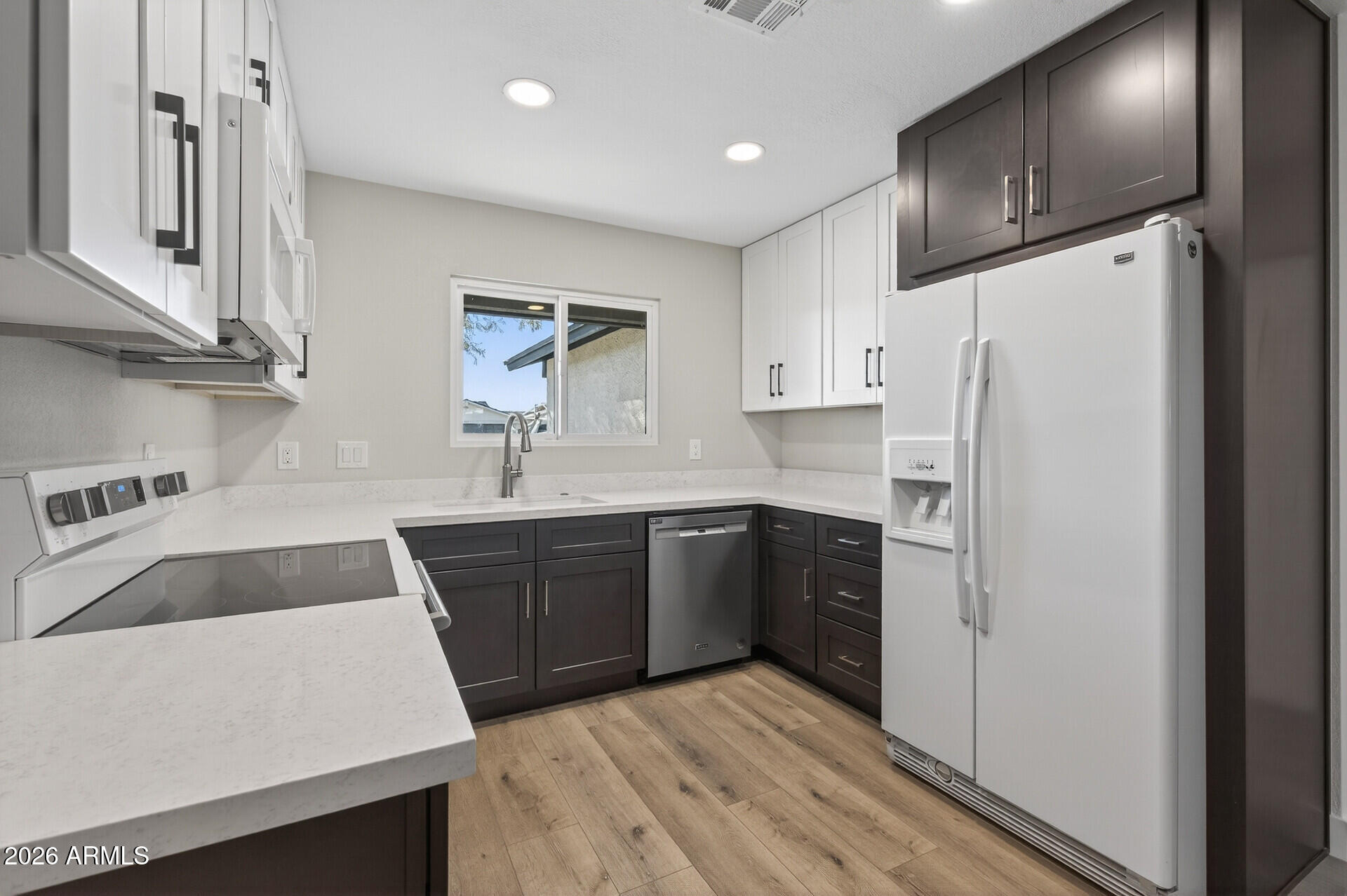 7352 W MEADOWBROOK Avenue