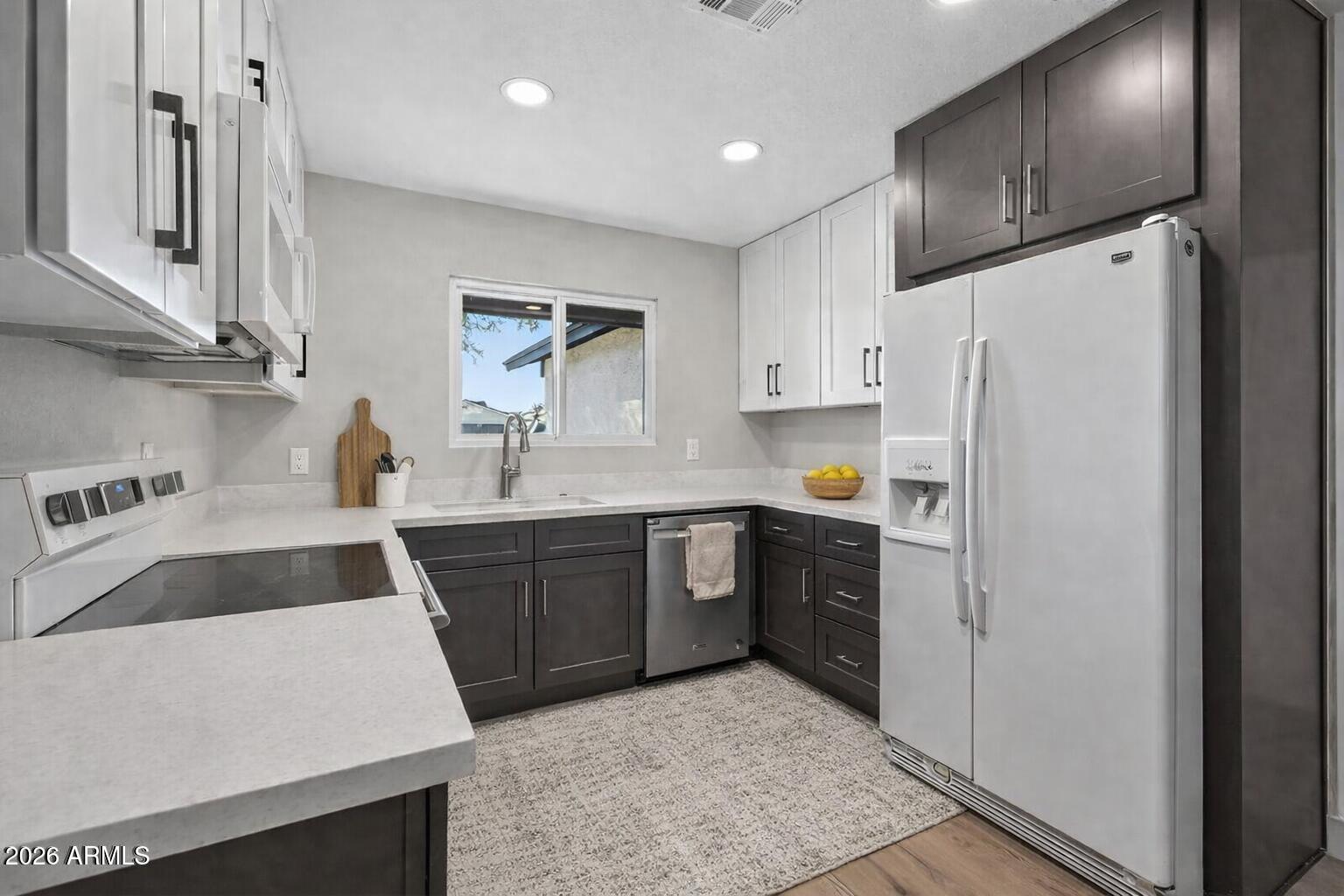 7352 W MEADOWBROOK Avenue