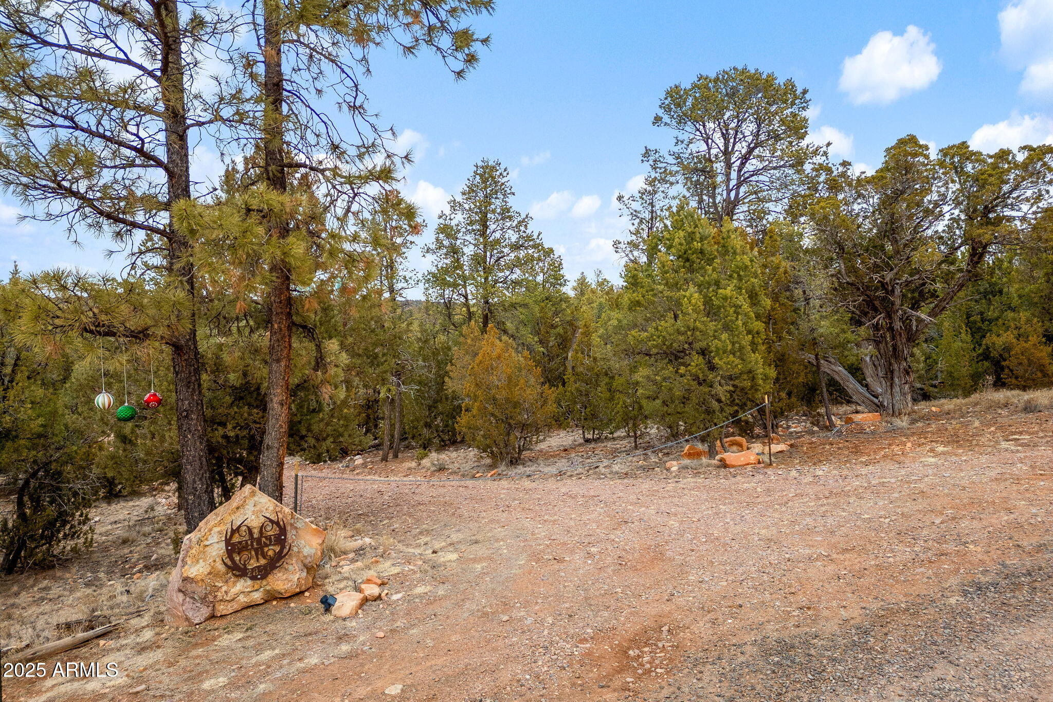 2854 THUNDERBIRD Way -