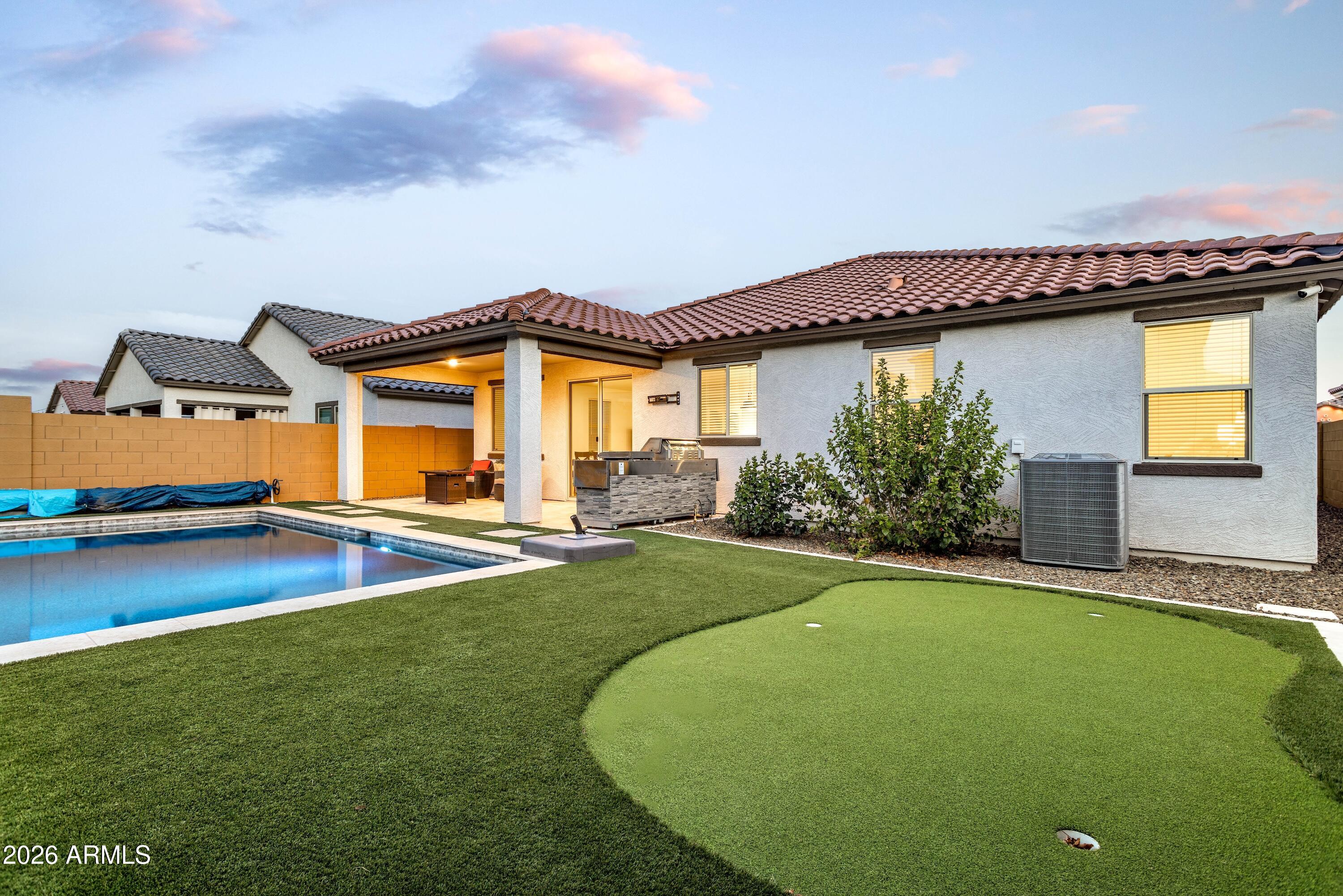 17146 W RUNNING DEER Trail