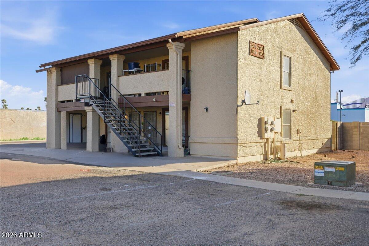 434 W IVYGLEN Street 105