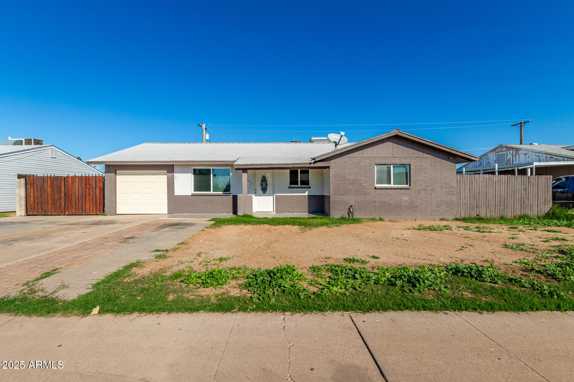 7808 W CLARENDON Avenue