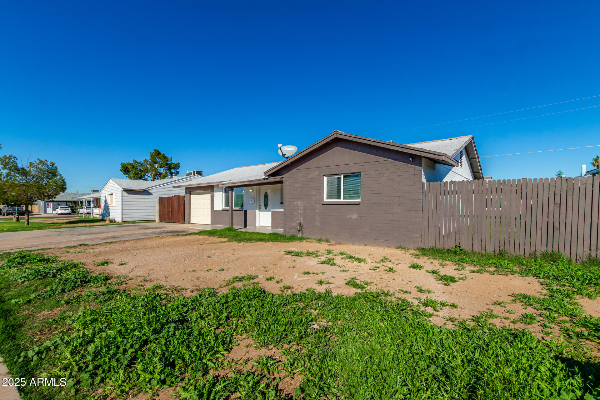 7808 W CLARENDON Avenue