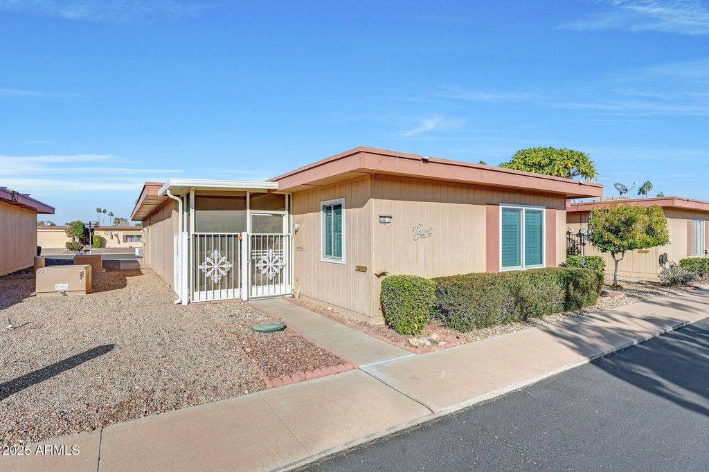 Photo of 13232 N 98th Avenue #M, Sun City, AZ 85351 (MLS # 6960270)