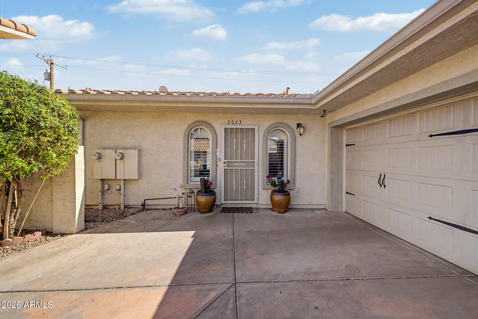 2623 E ROMA Avenue
