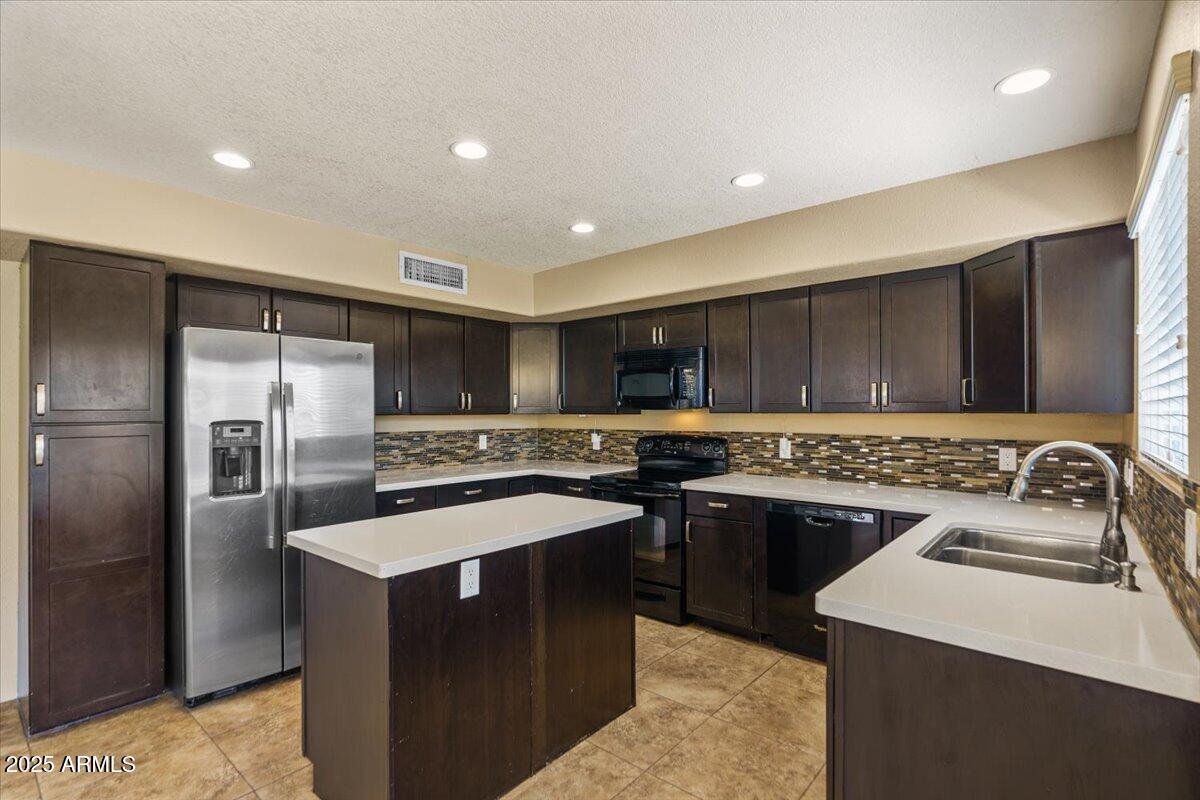 5709 E GELDING Drive