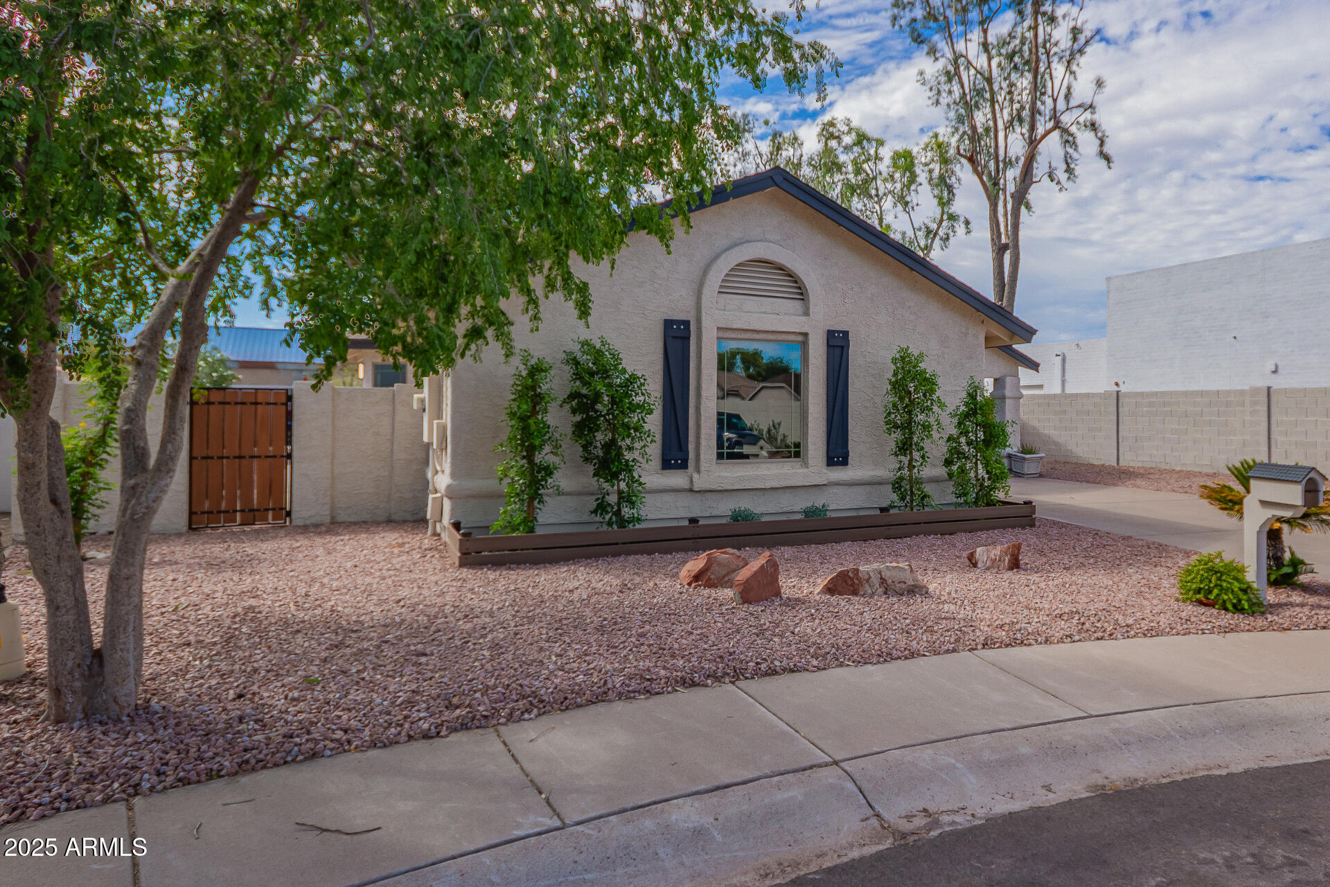 4829 E VOLTAIRE Avenue