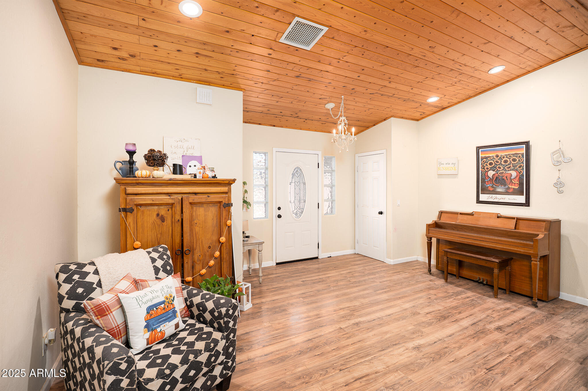 5845 N BENTLEY Drive