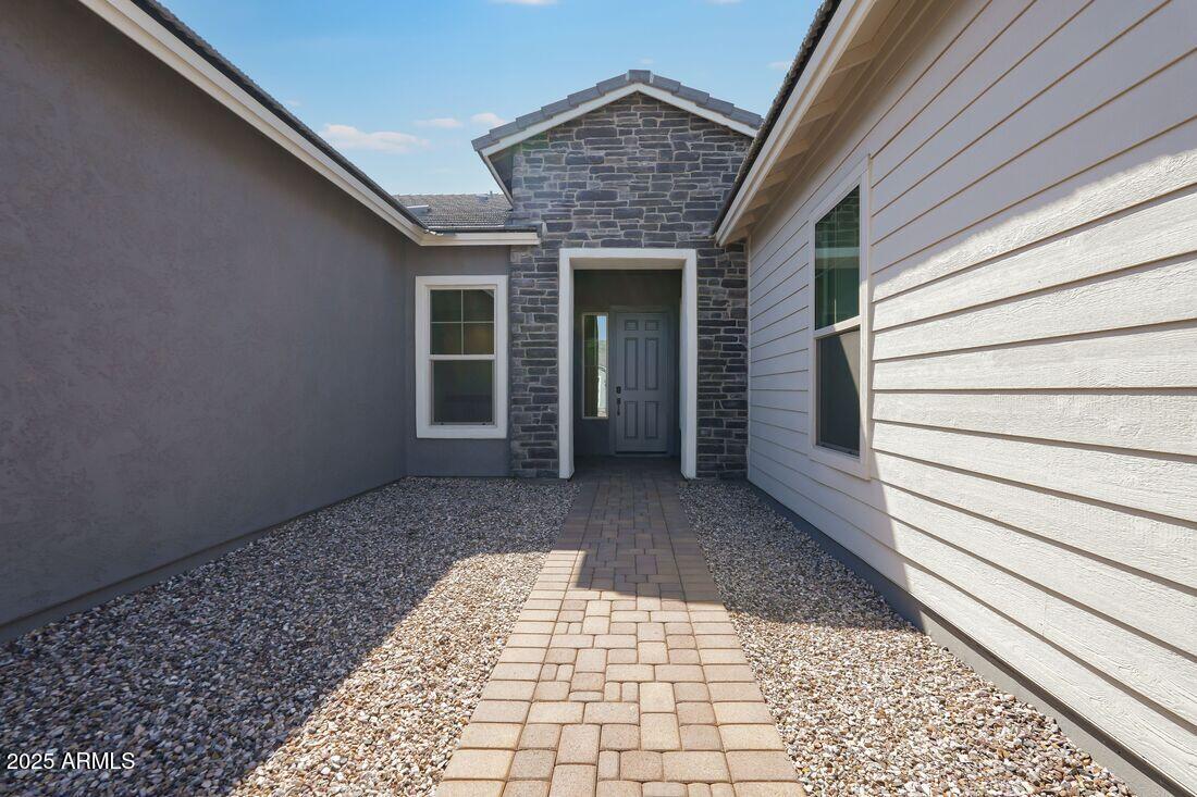 7653 W REMUDA Drive
