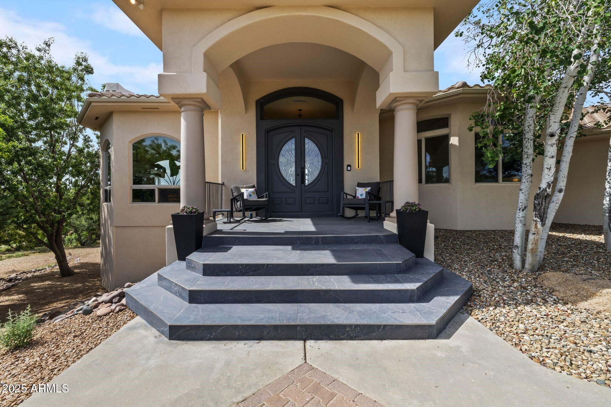 2085 W Live Oak Drive