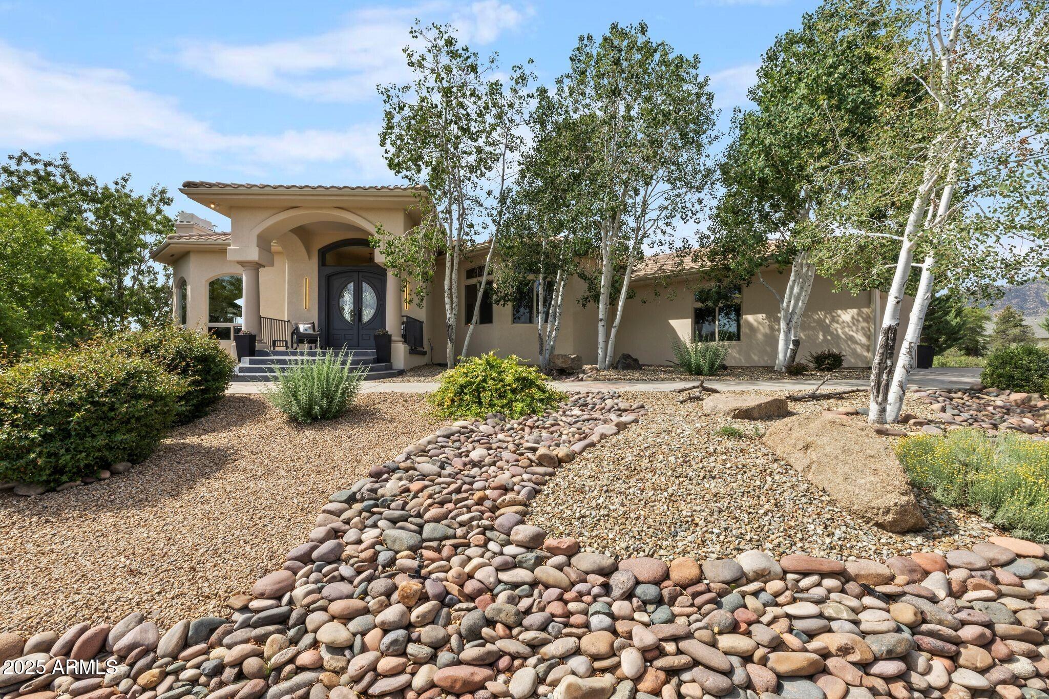 2085 W Live Oak Drive