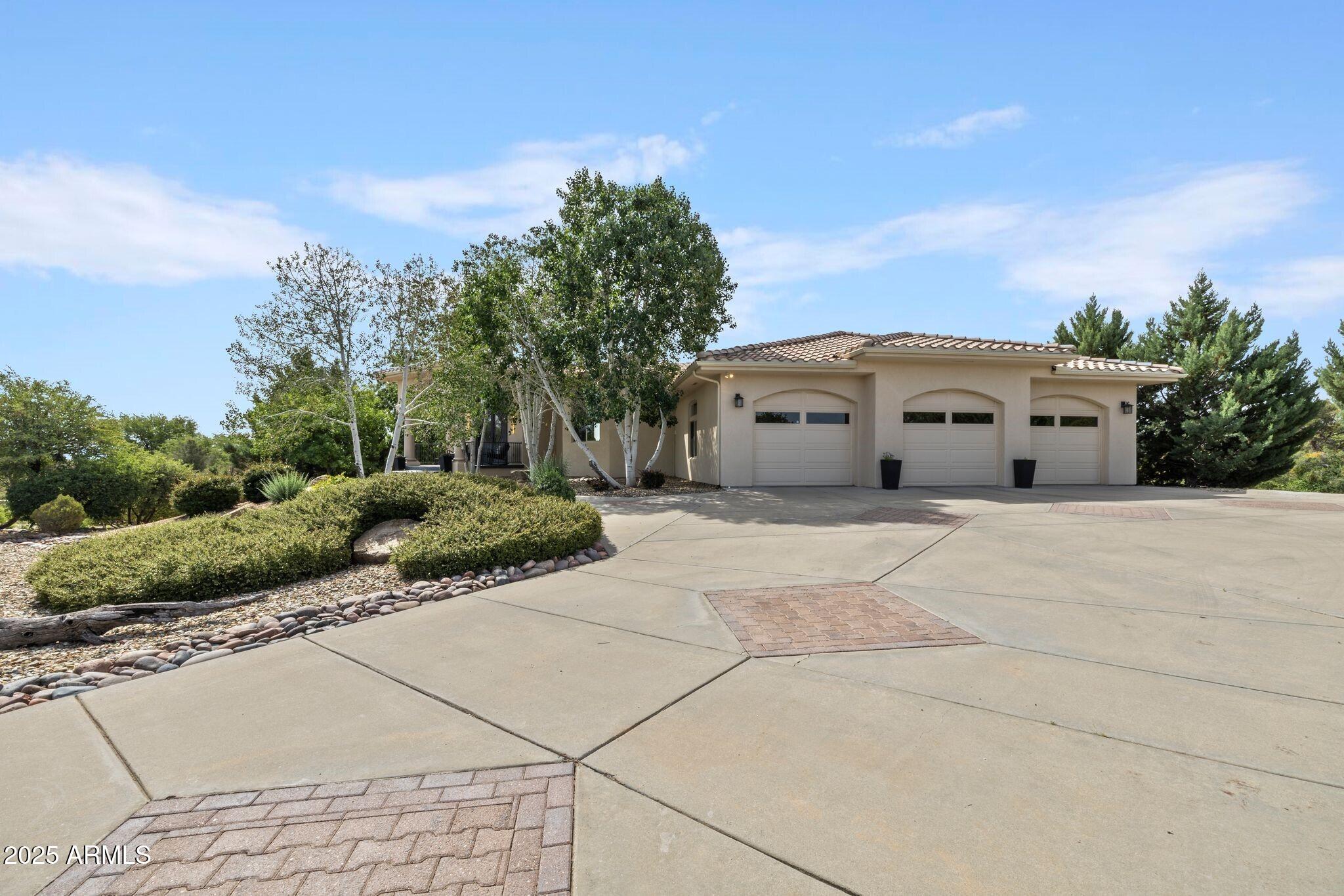 2085 W Live Oak Drive