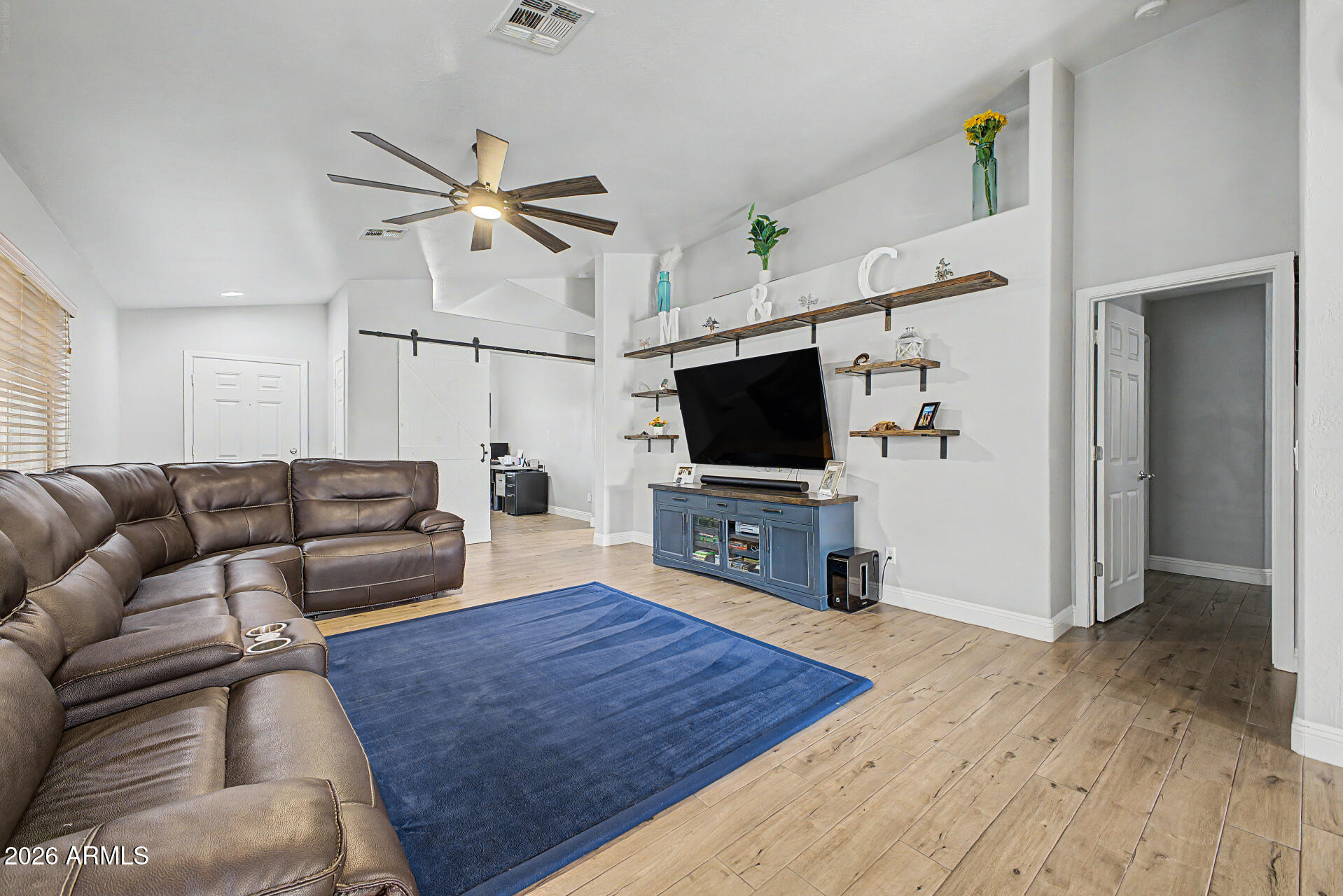 1929 W GOLD MINE Way