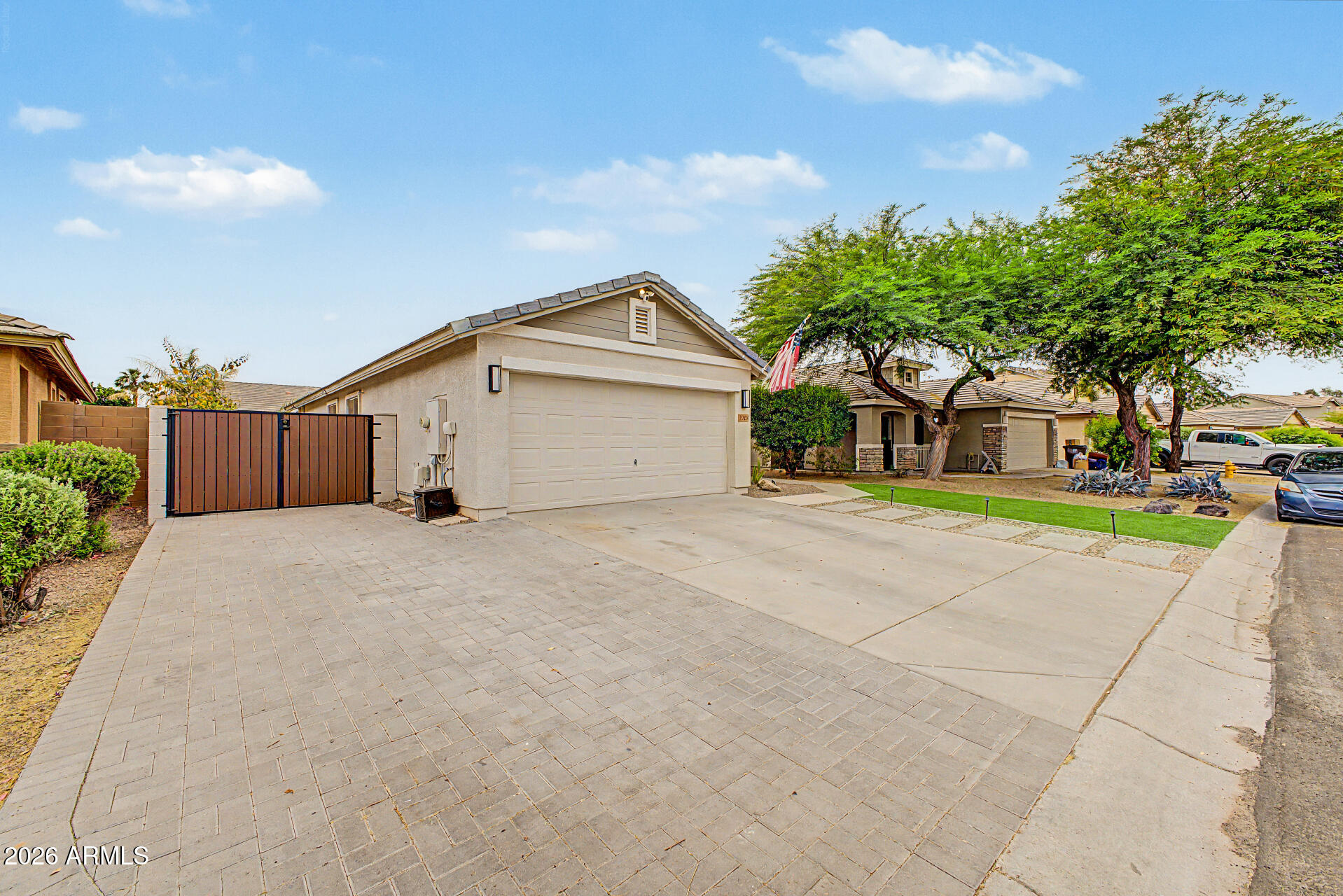 1929 W GOLD MINE Way