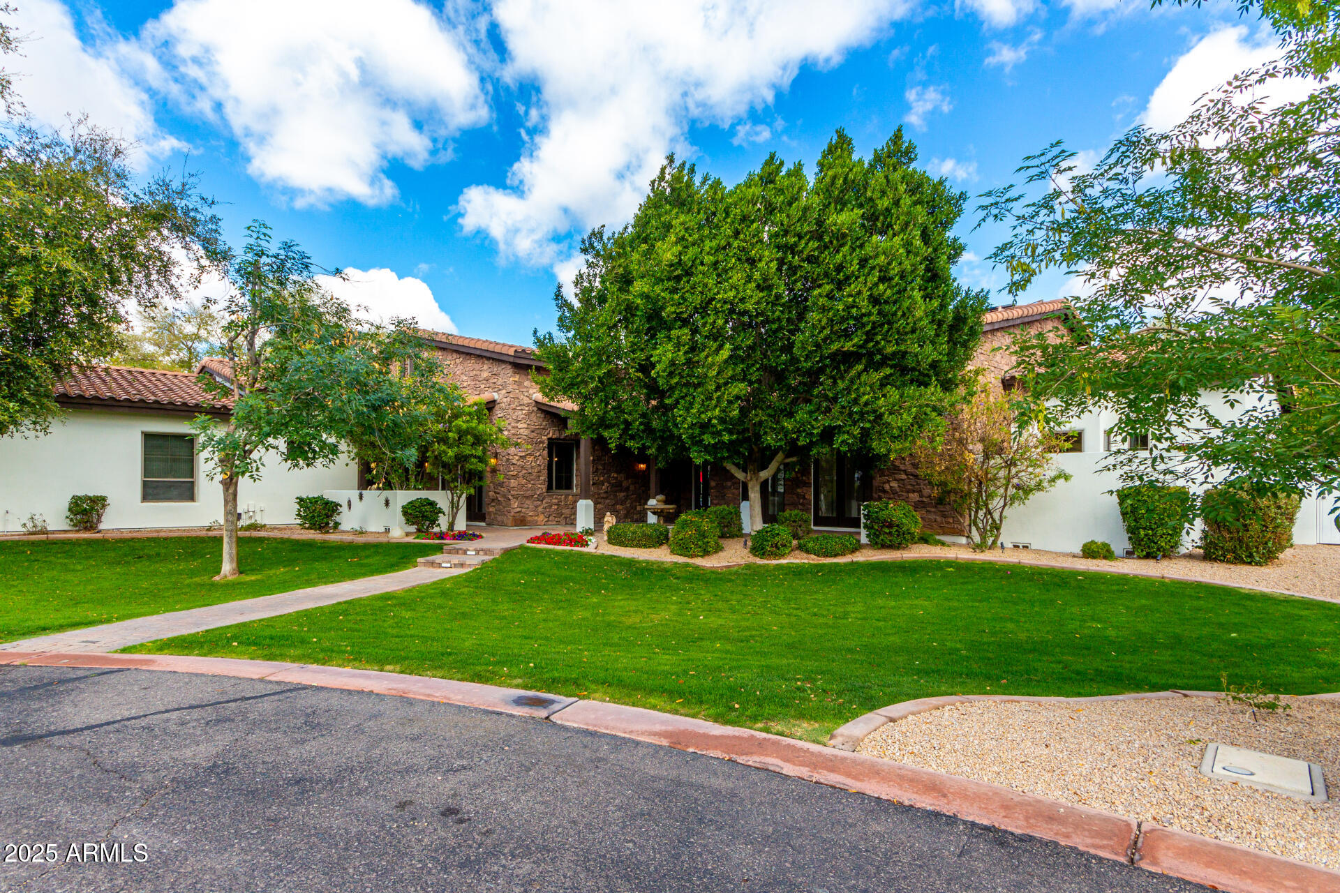 2784 W DEL RIO Place