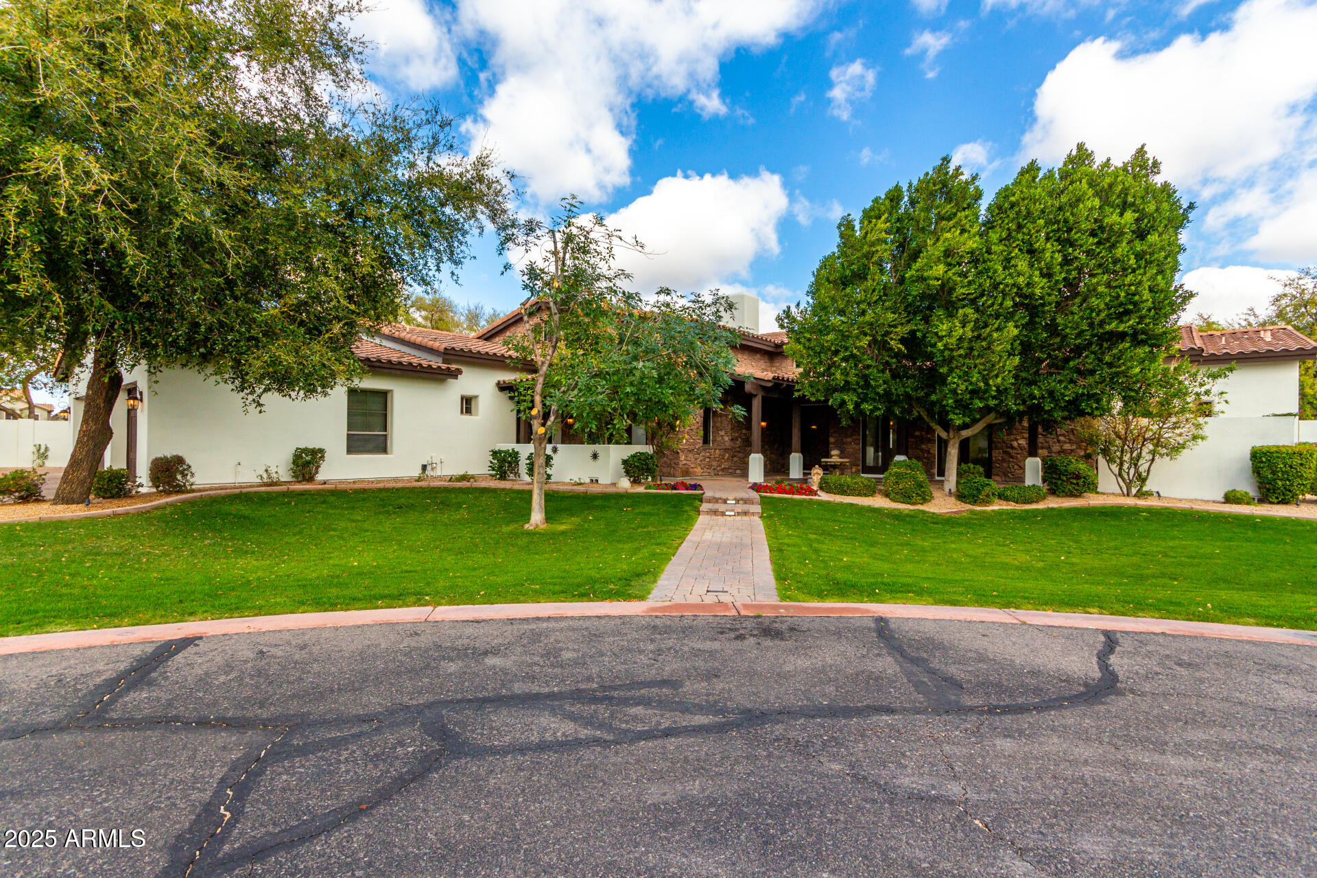 2784 W DEL RIO Place