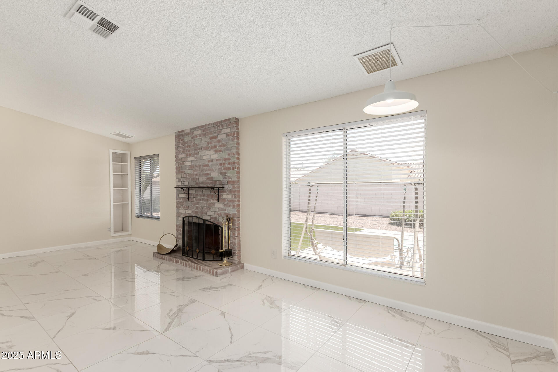 643 W MEDINA Avenue