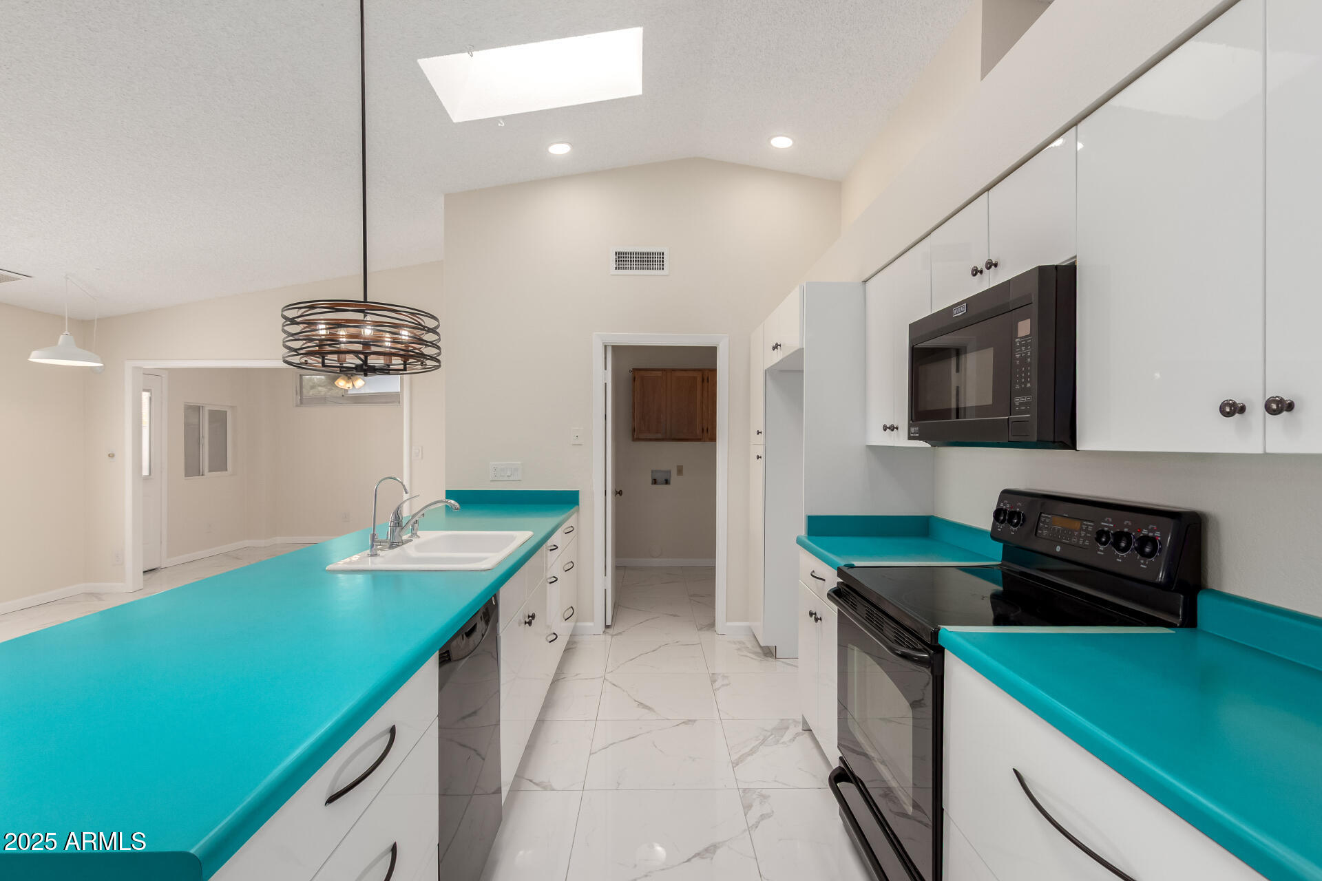 643 W MEDINA Avenue