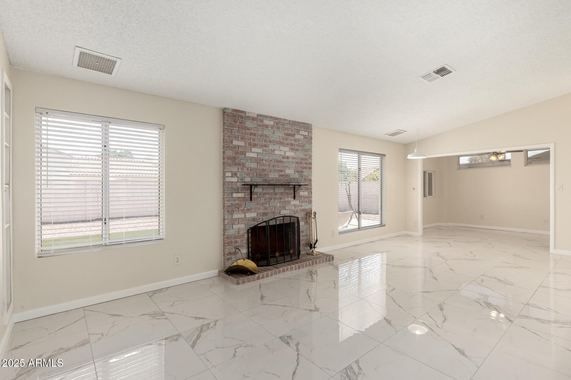 643 W MEDINA Avenue