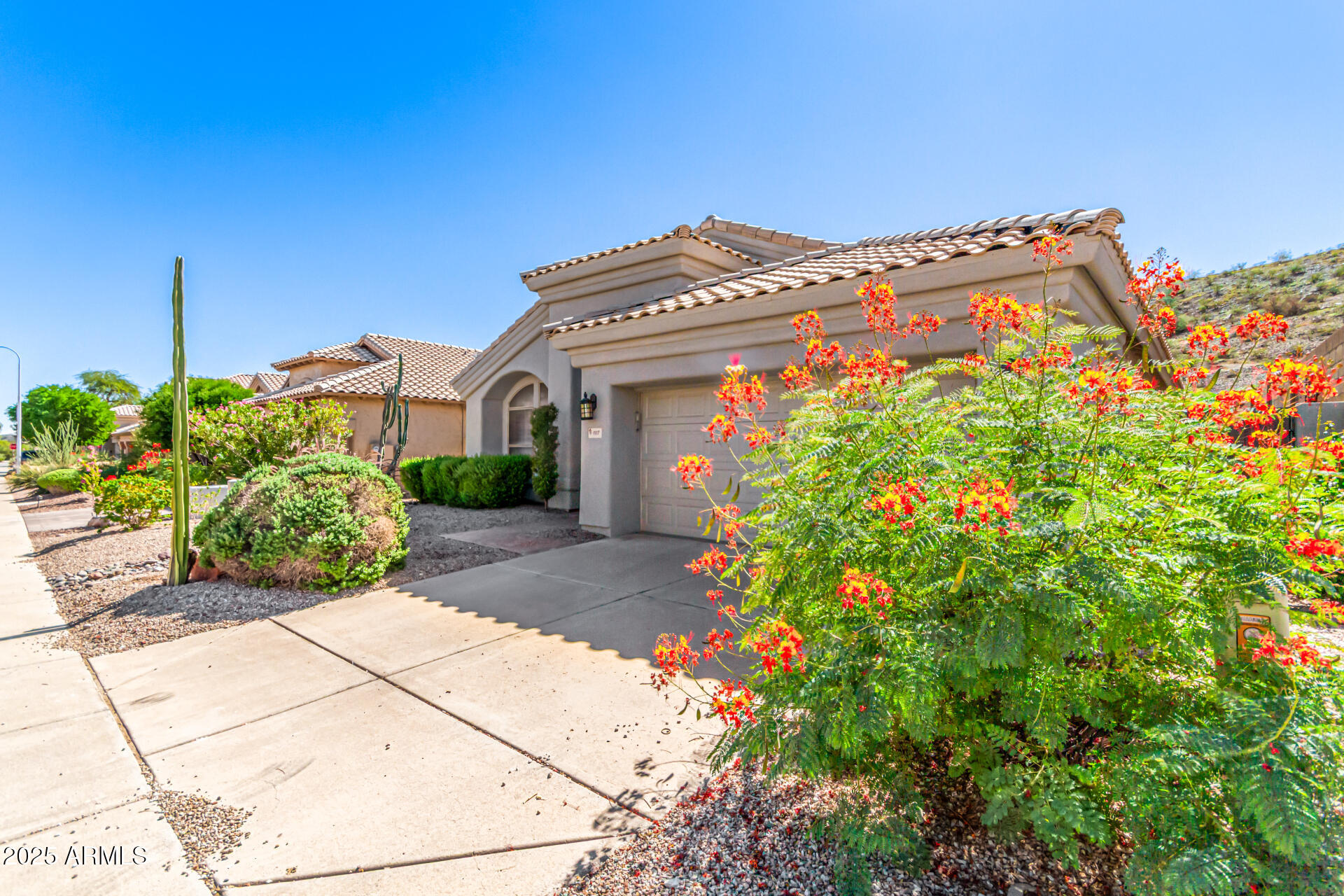 907 E GOLDENROD Street